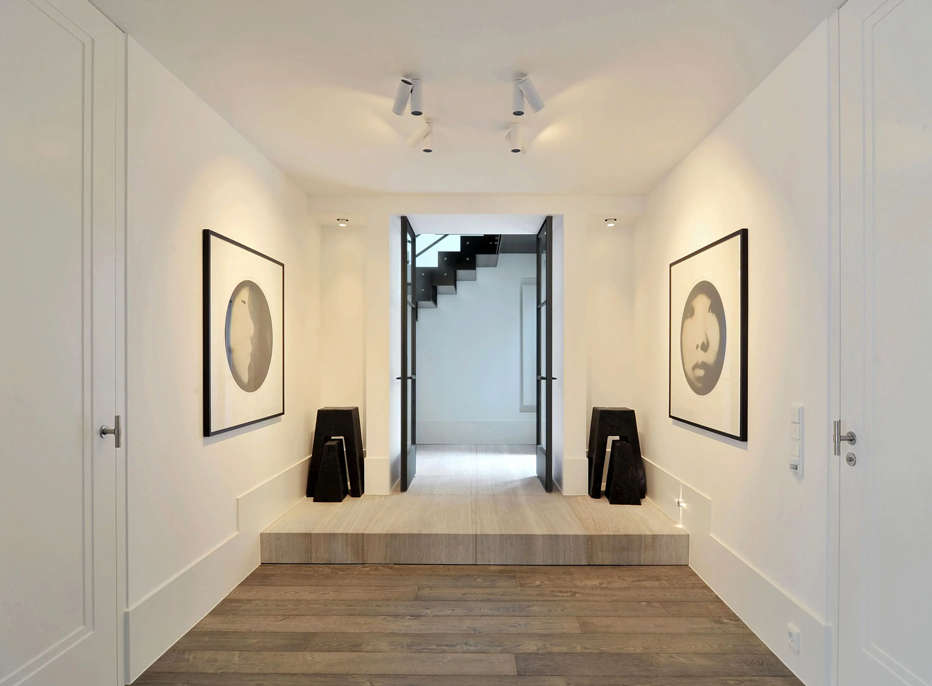 gallery-slide-0