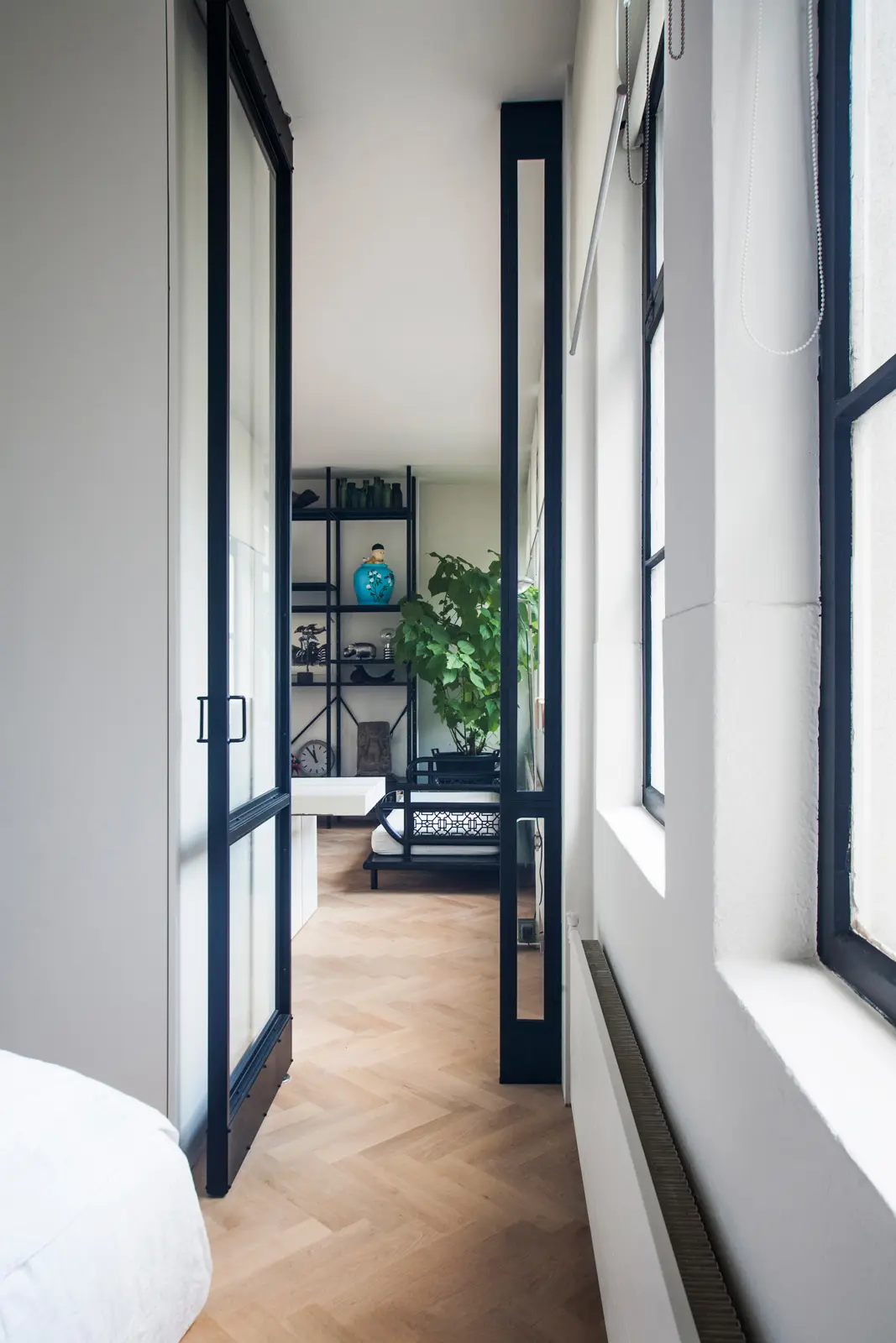 FritsJurgens - System M | Pivot Hinge in Steel Door