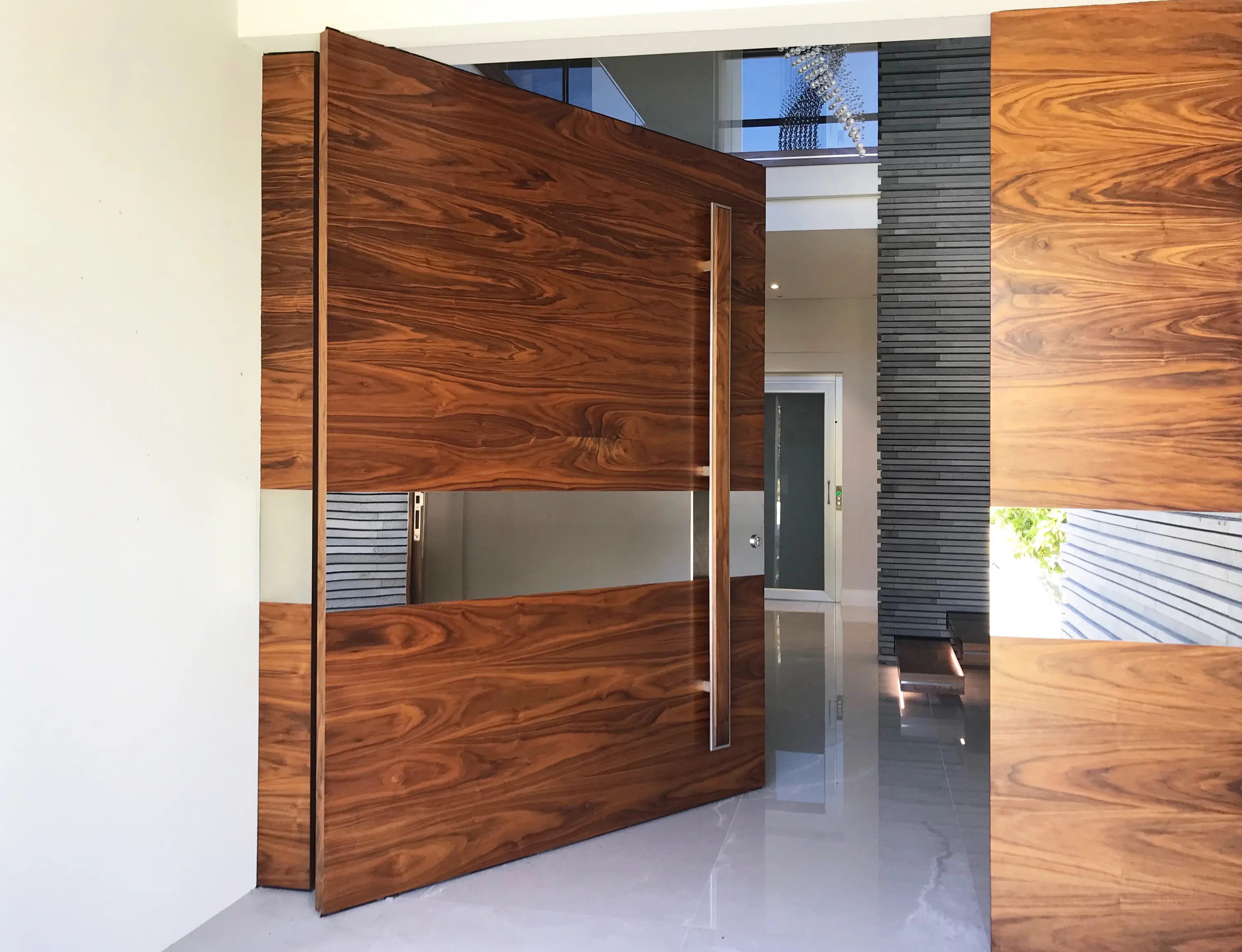 FritsJurgens - System One | Pivoting Front Door