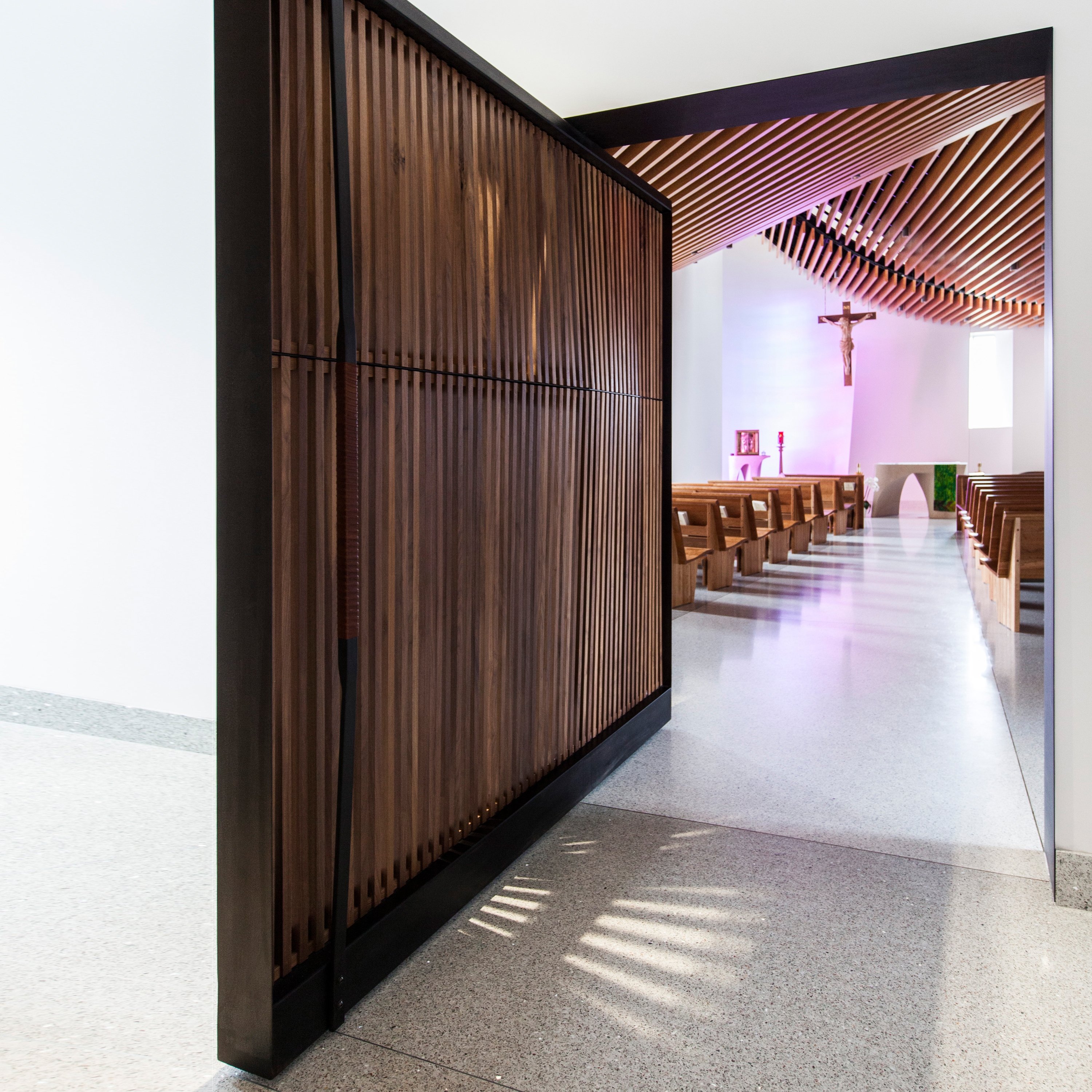 Display product System 3 | Pivoting Chapel Door from manufacturer FritsJurgens