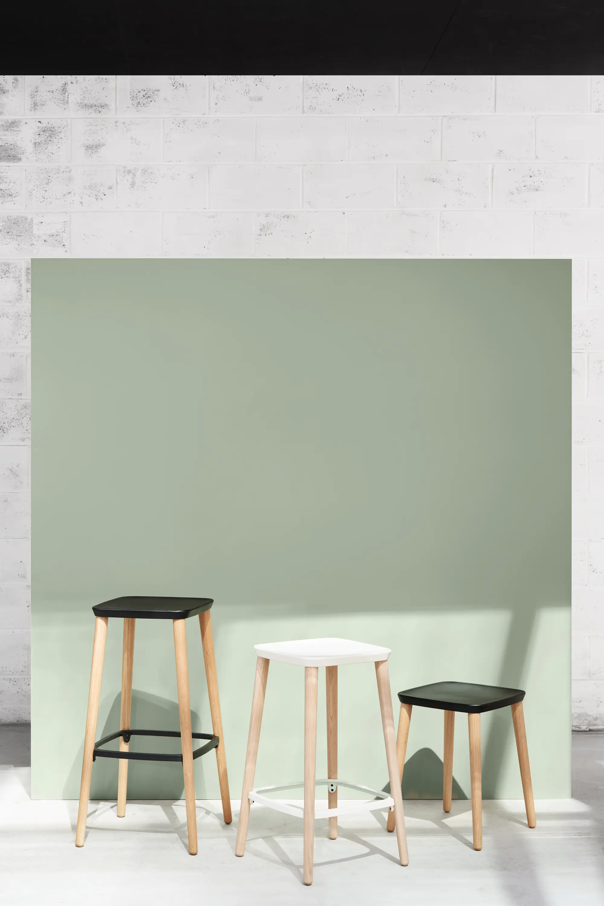 nau design - Grain Stool