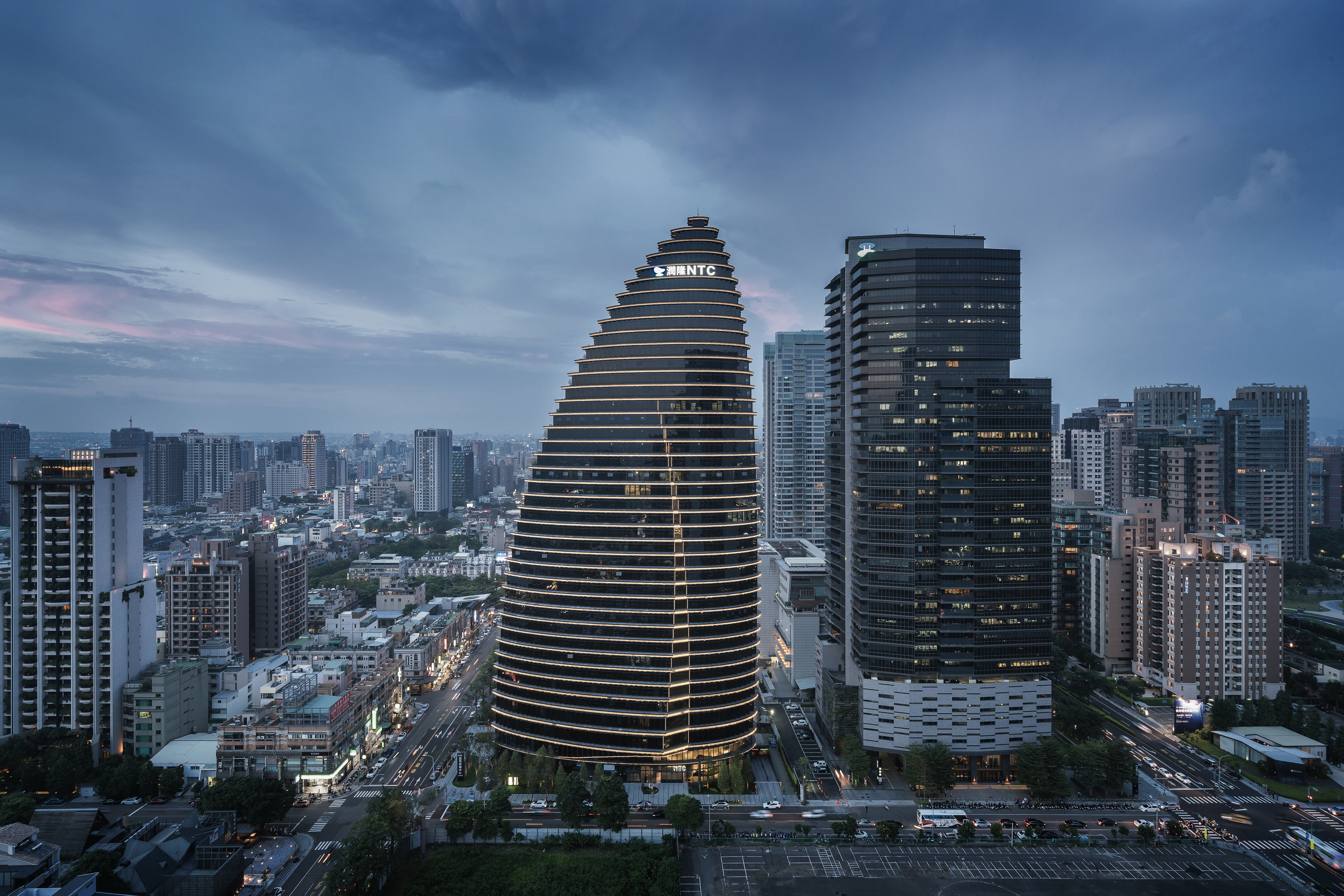 Leer sobre el proyecto National Trade Center