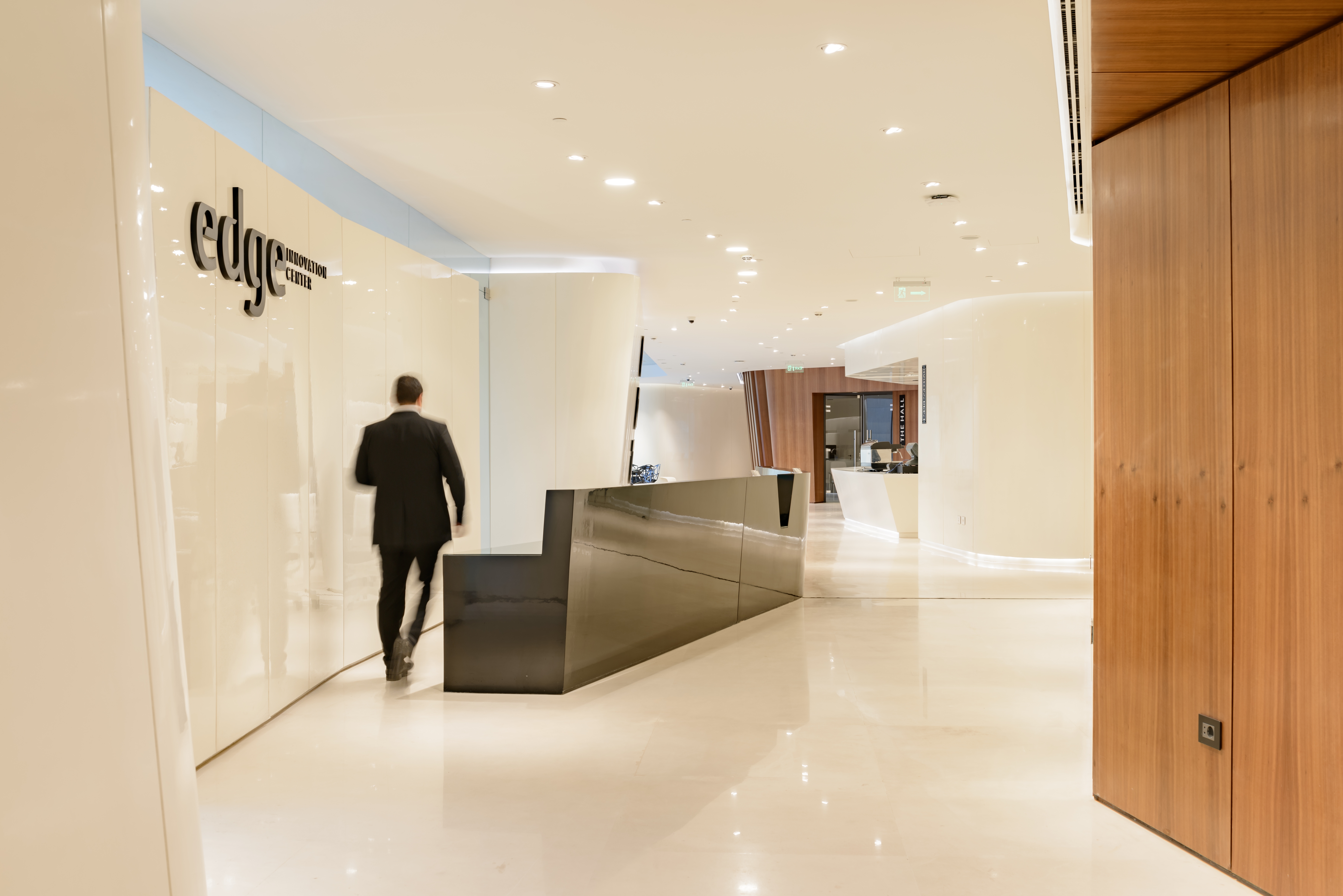 Lees oor projek Edge Innovation Center