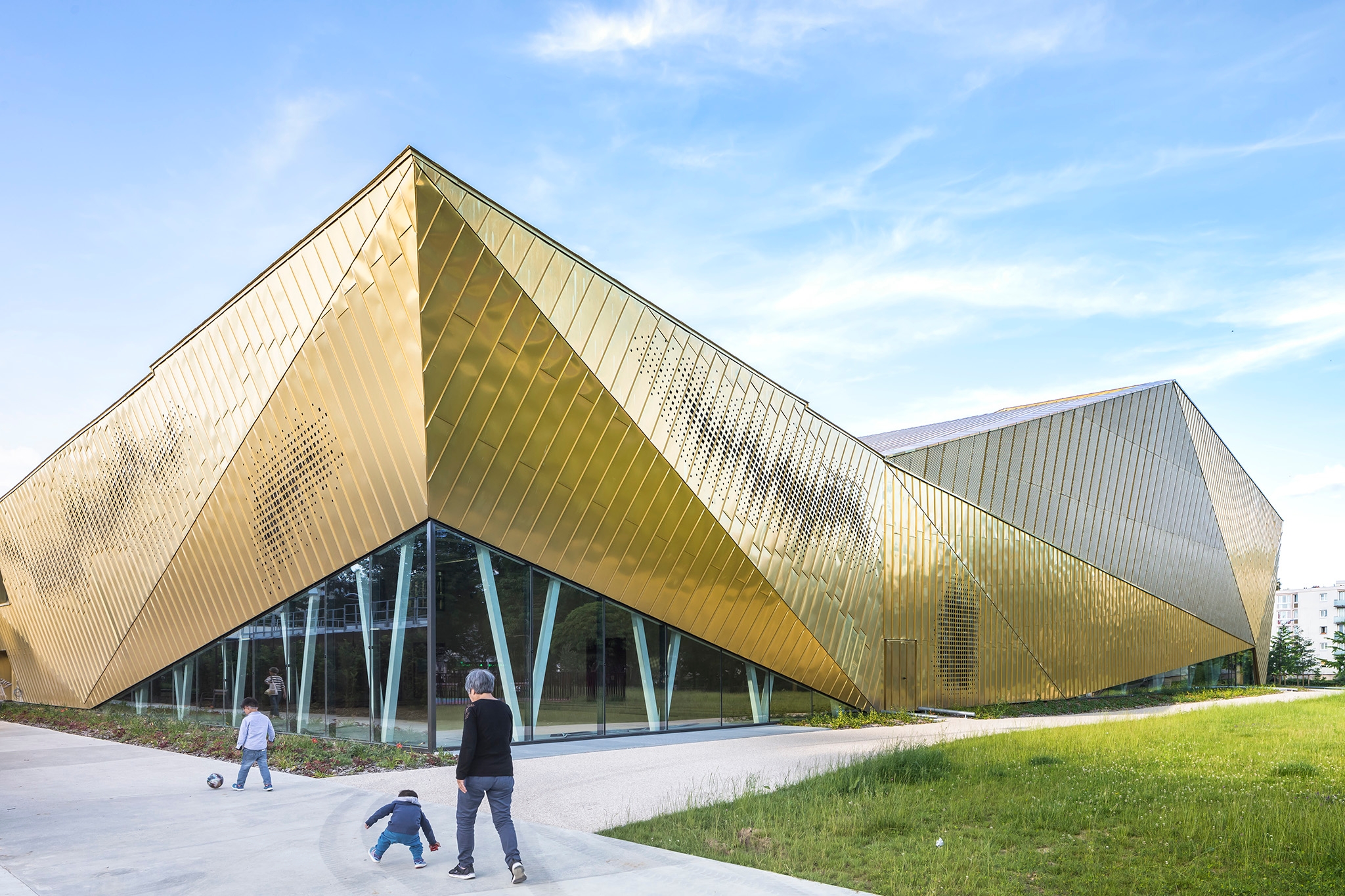 Read about project La Fontaine Multisports Complex in Antony