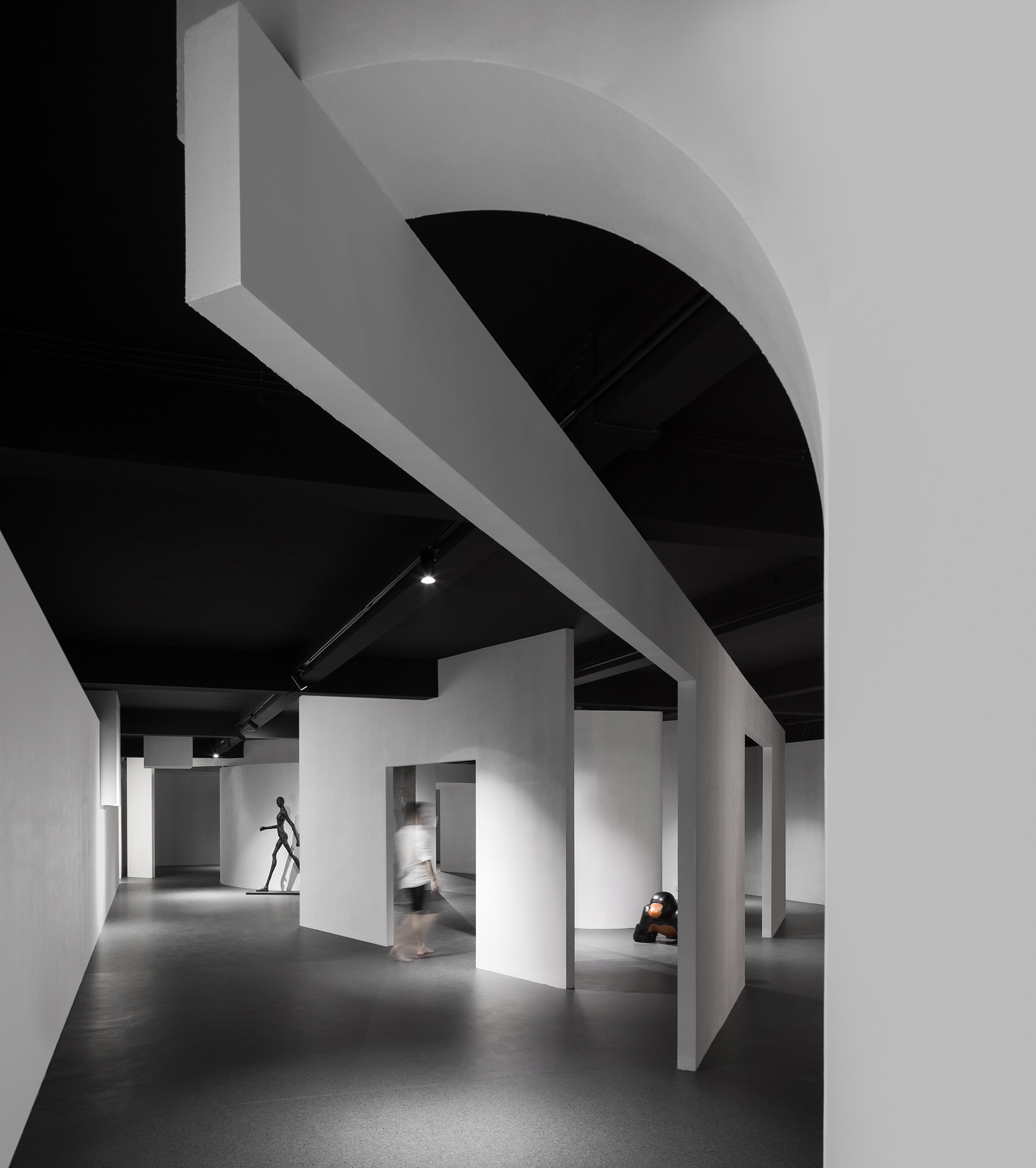 Read about project "Dreams-Chasing" Life & Art Showroom