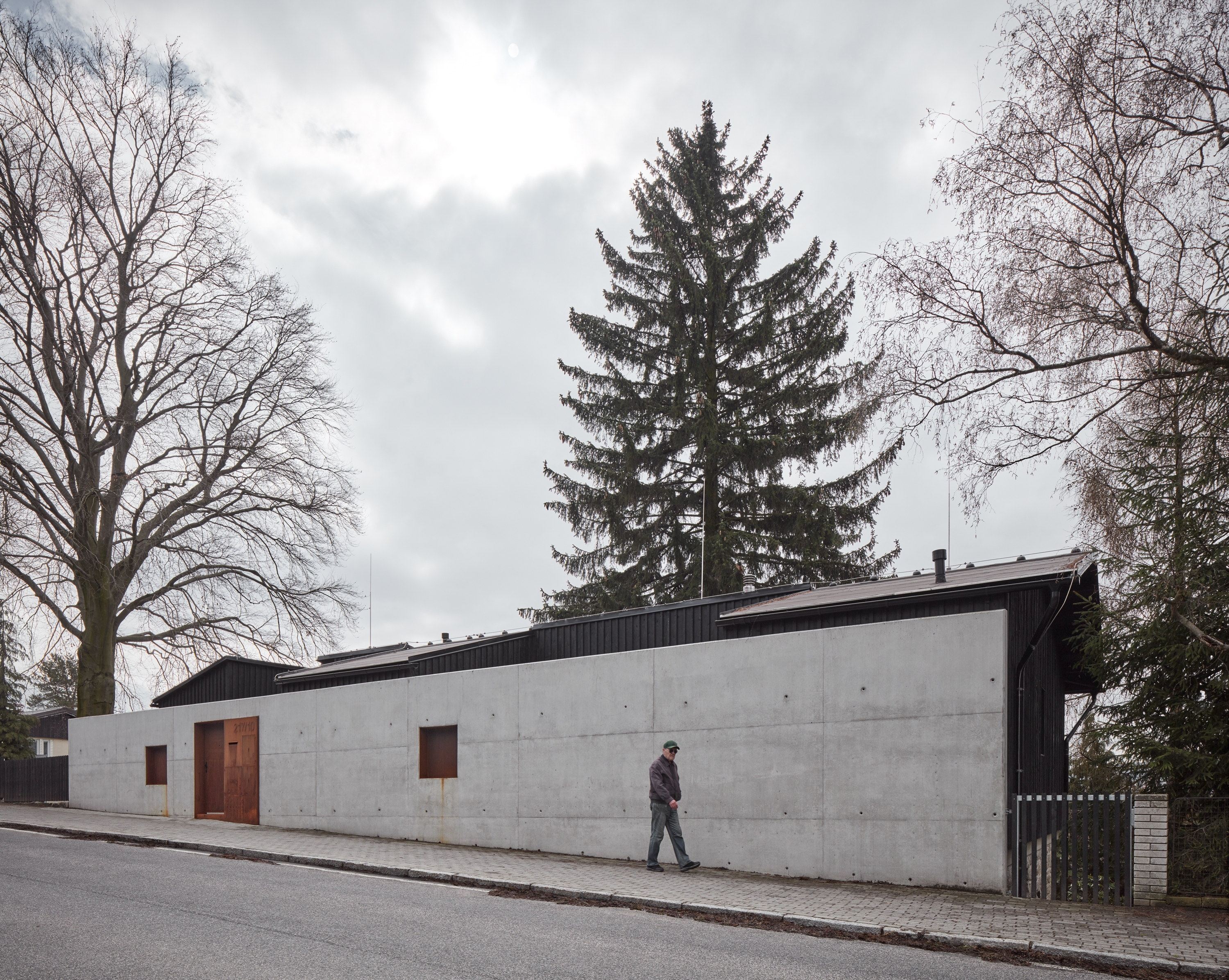 Leggi sul progetto House Behind the Wall