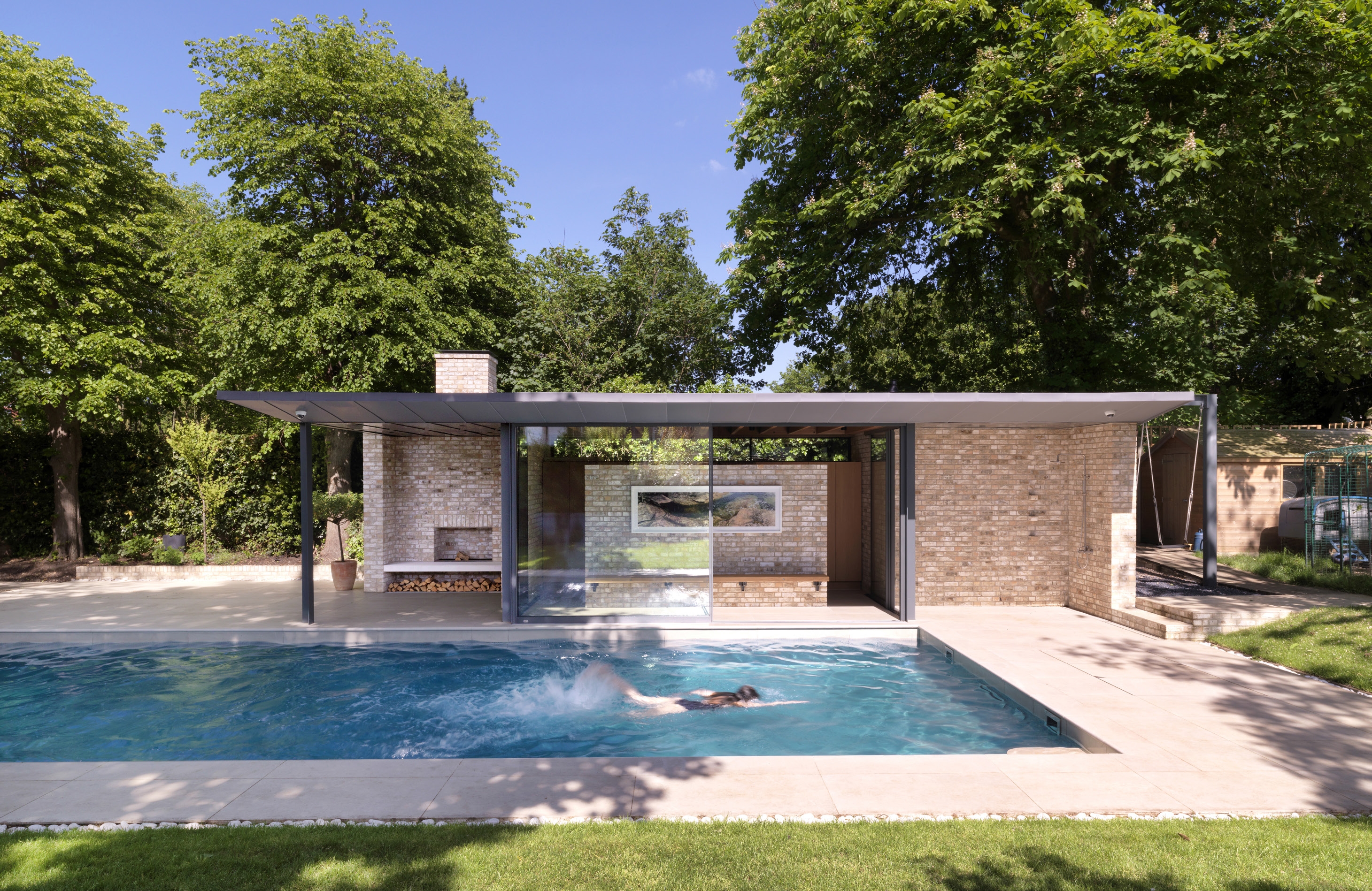 Erfahre mehr über das Projekt Pared-back garden Pavilions