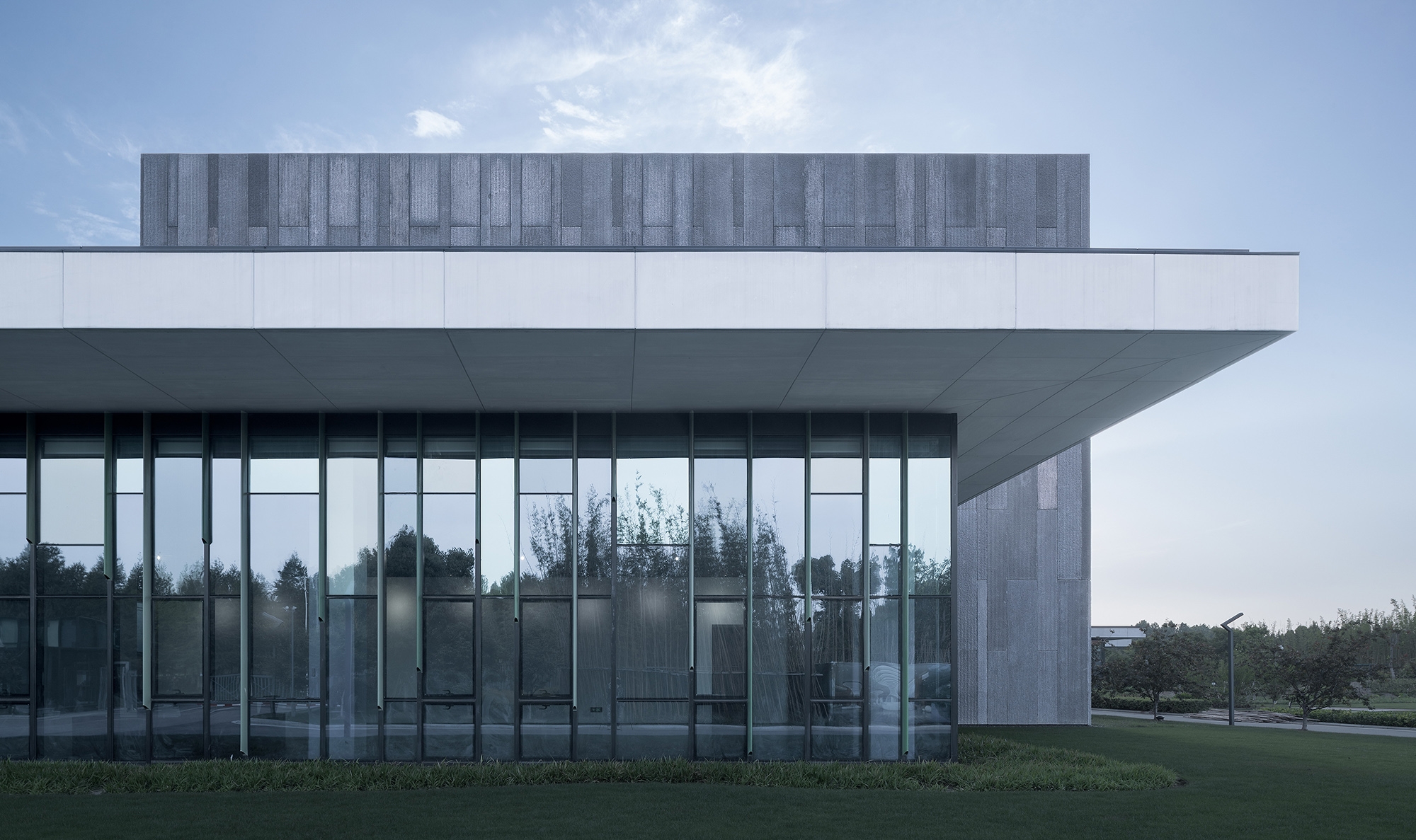 Lees oor projek Cyrus Tang Foundation Center