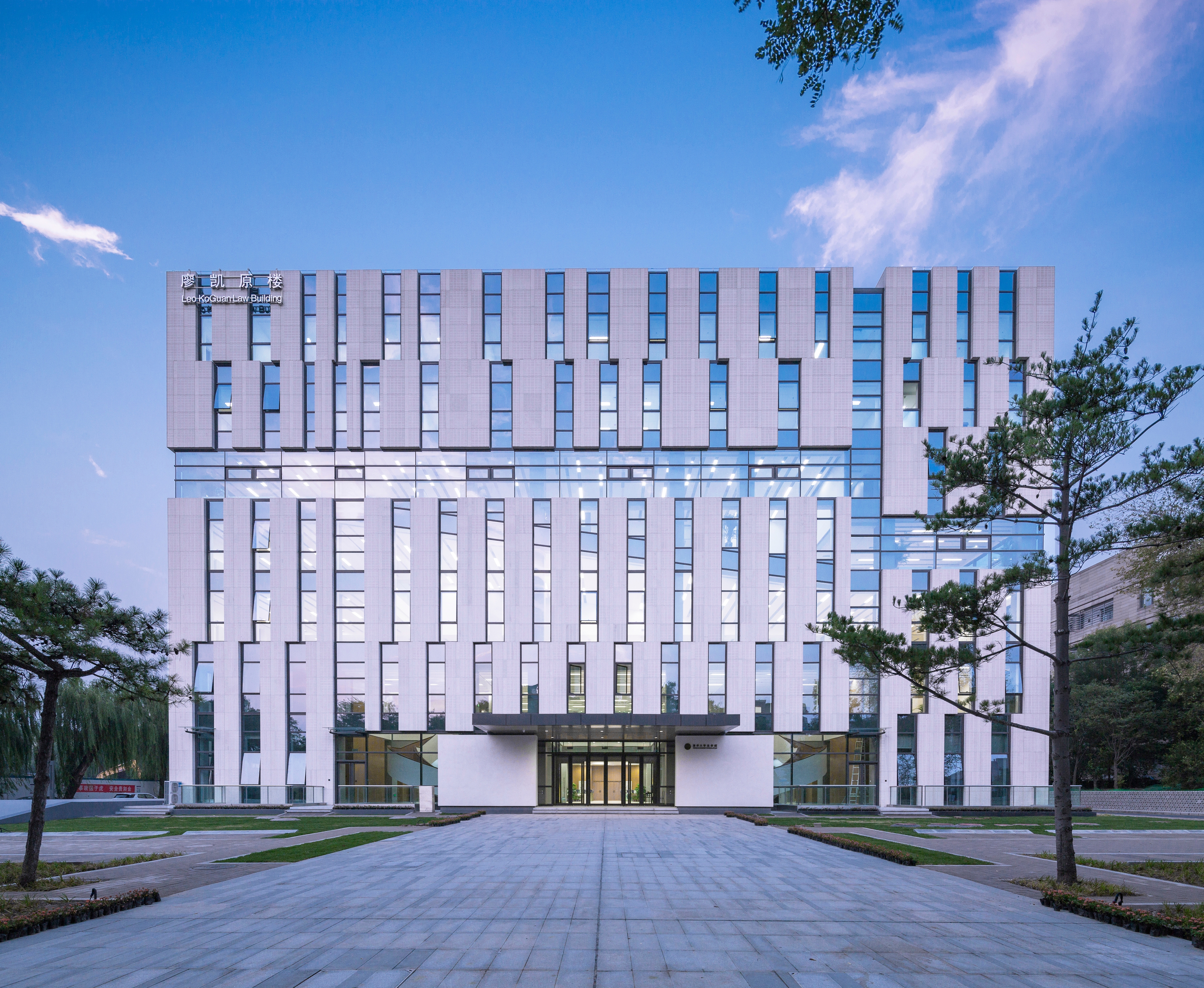 Lees oor projek Tsinghua Law Faculty Library