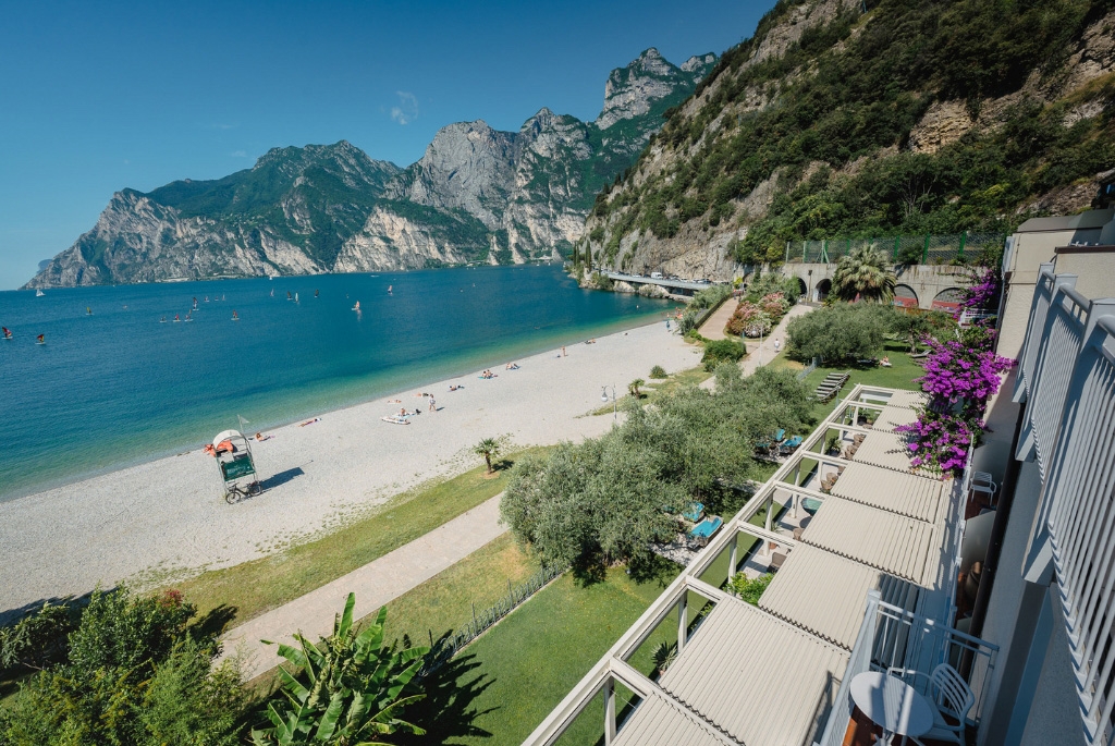 Read about project At Hotel Baia Azzurra, nine Brera pergolas to enjoy the lake in the front row