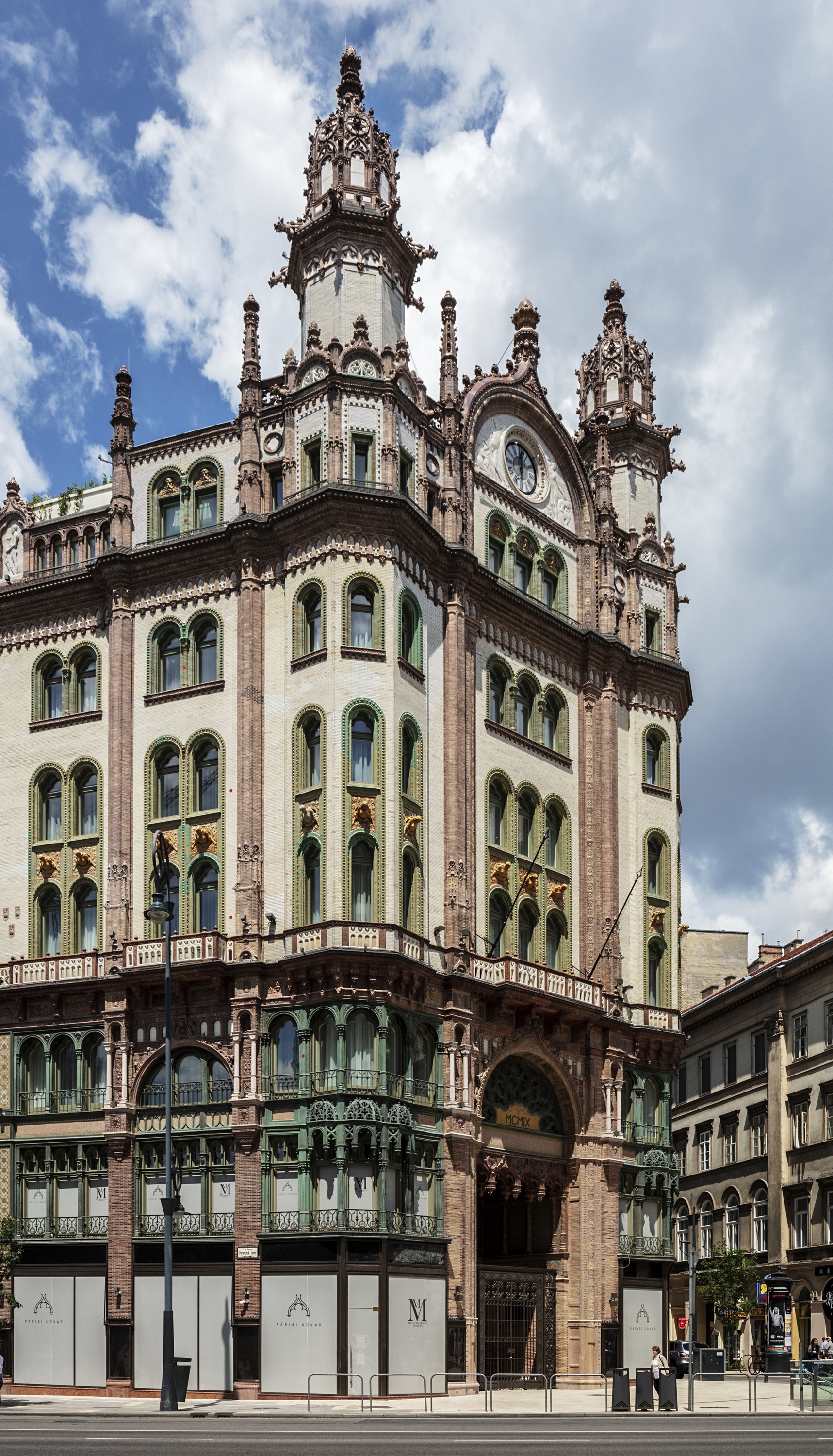 Read about project Paris Court