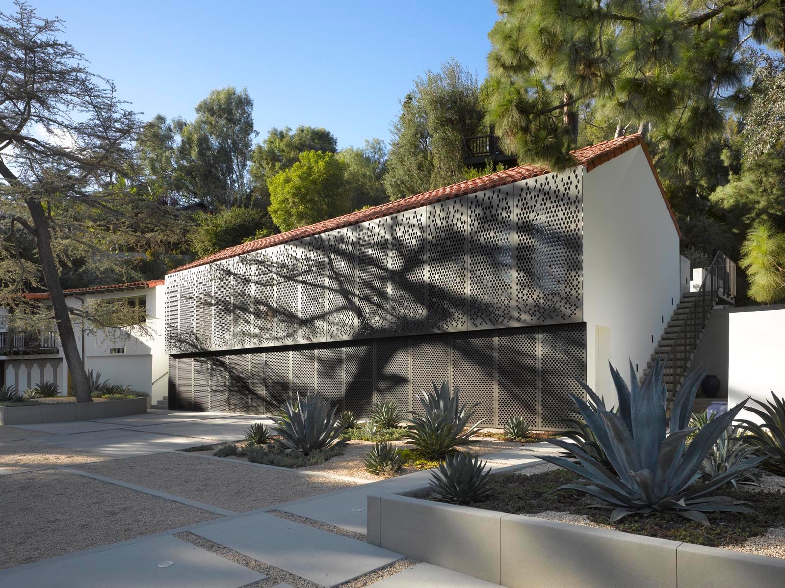 Erfahre mehr über das Projekt Morgan Phoa Library & Residence