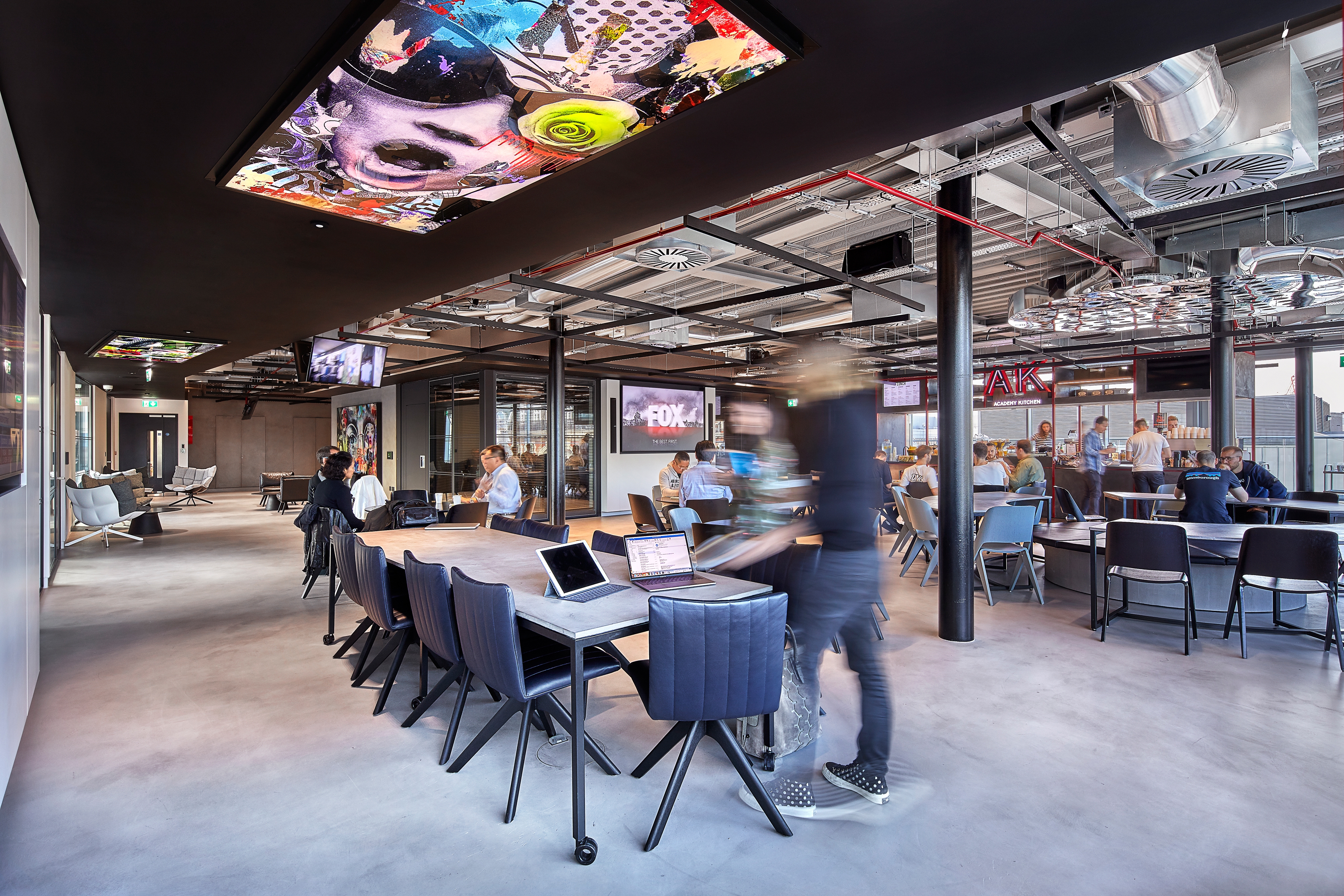 Erfahre mehr über das Projekt Sports Direct London Office