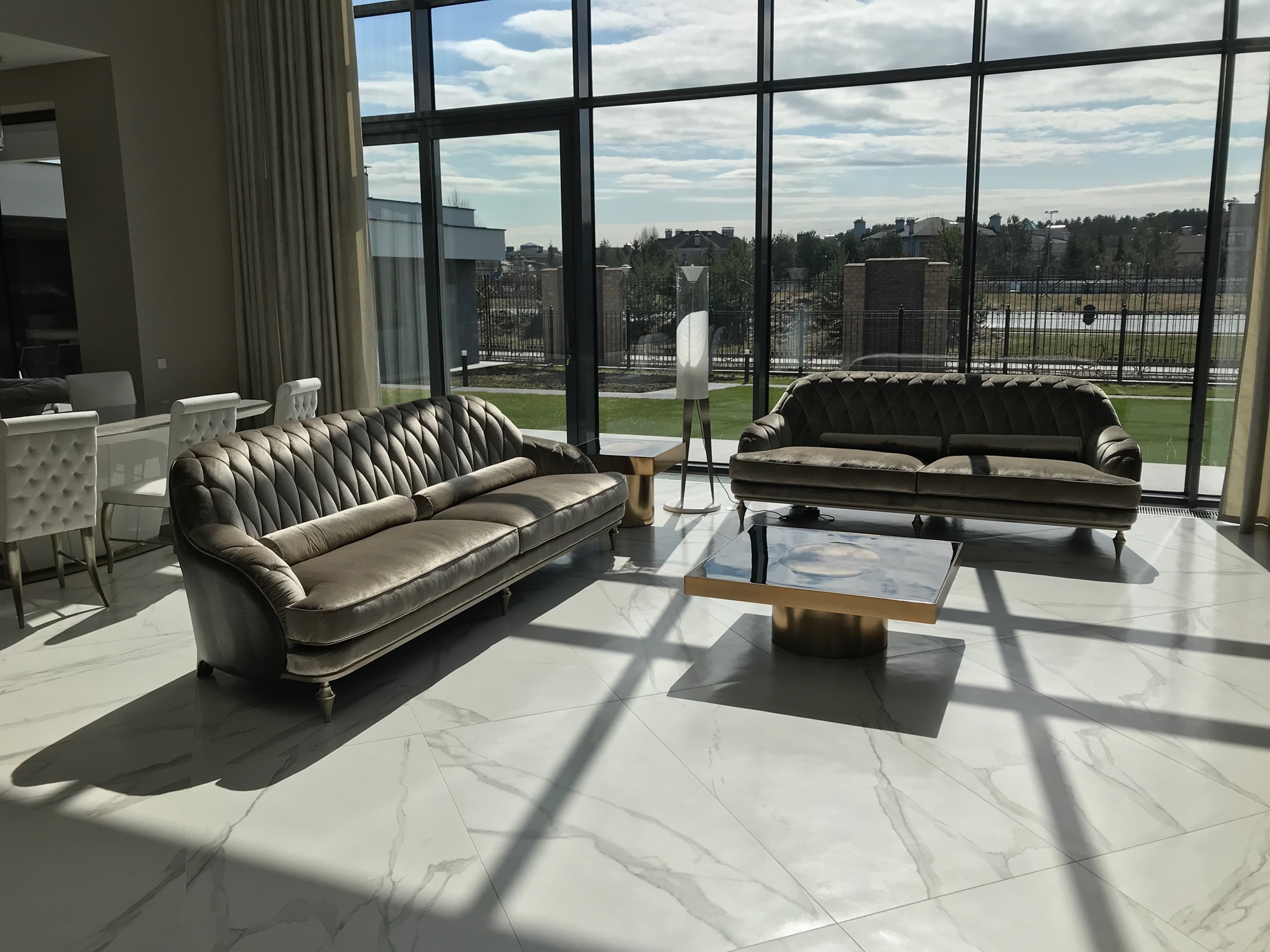 Erfahre mehr über das Projekt FAP Ceramiche total look for the interior coverings  of a spectacular private villa in Moscow