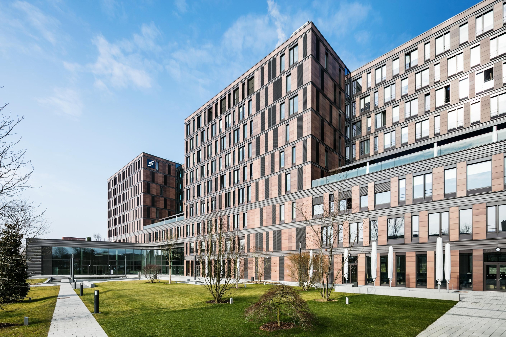 Erfahre mehr über das Projekt Frankfurt School of Finance & Management