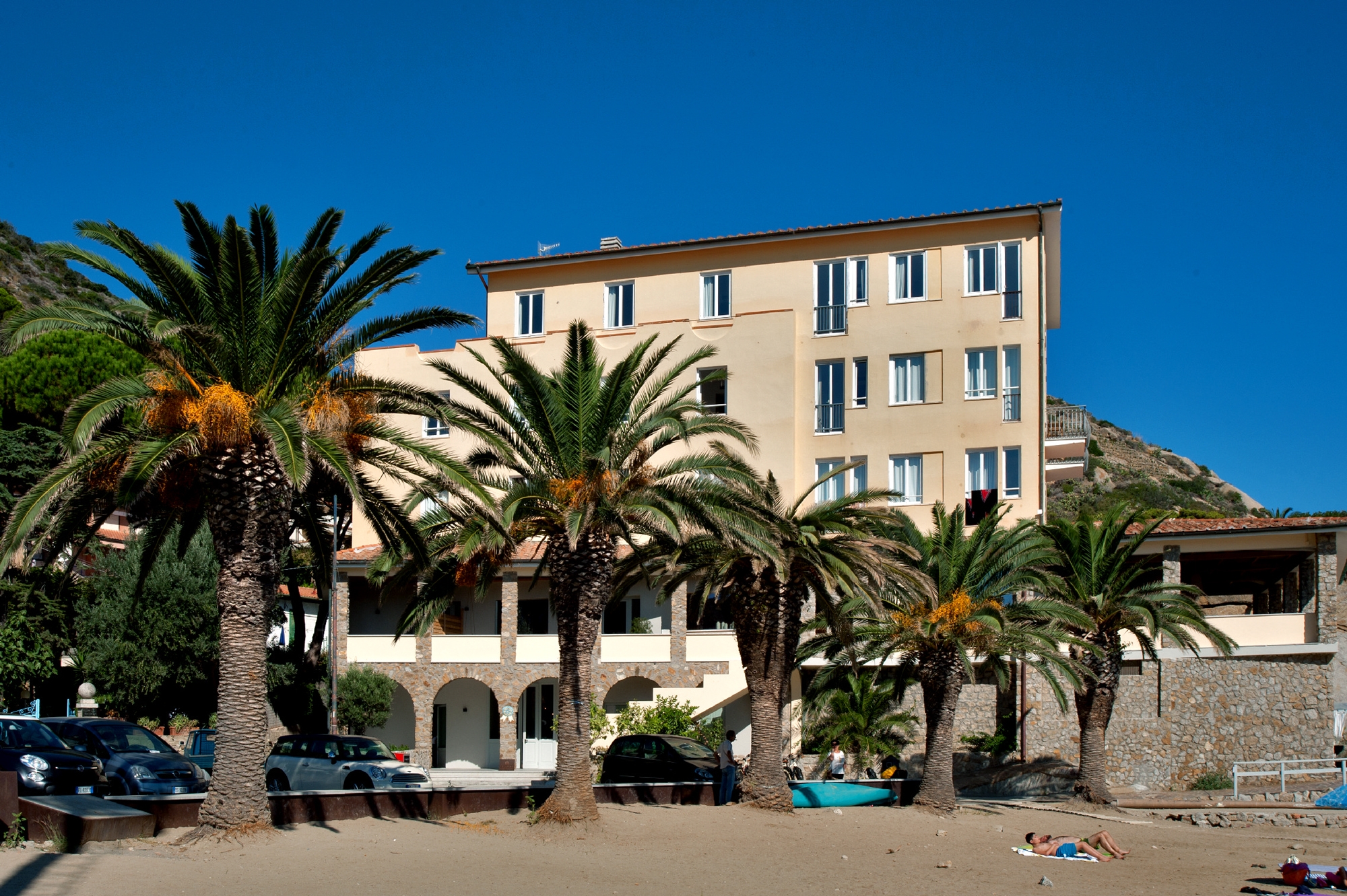 Leggi sul progetto La Guardia Hotel