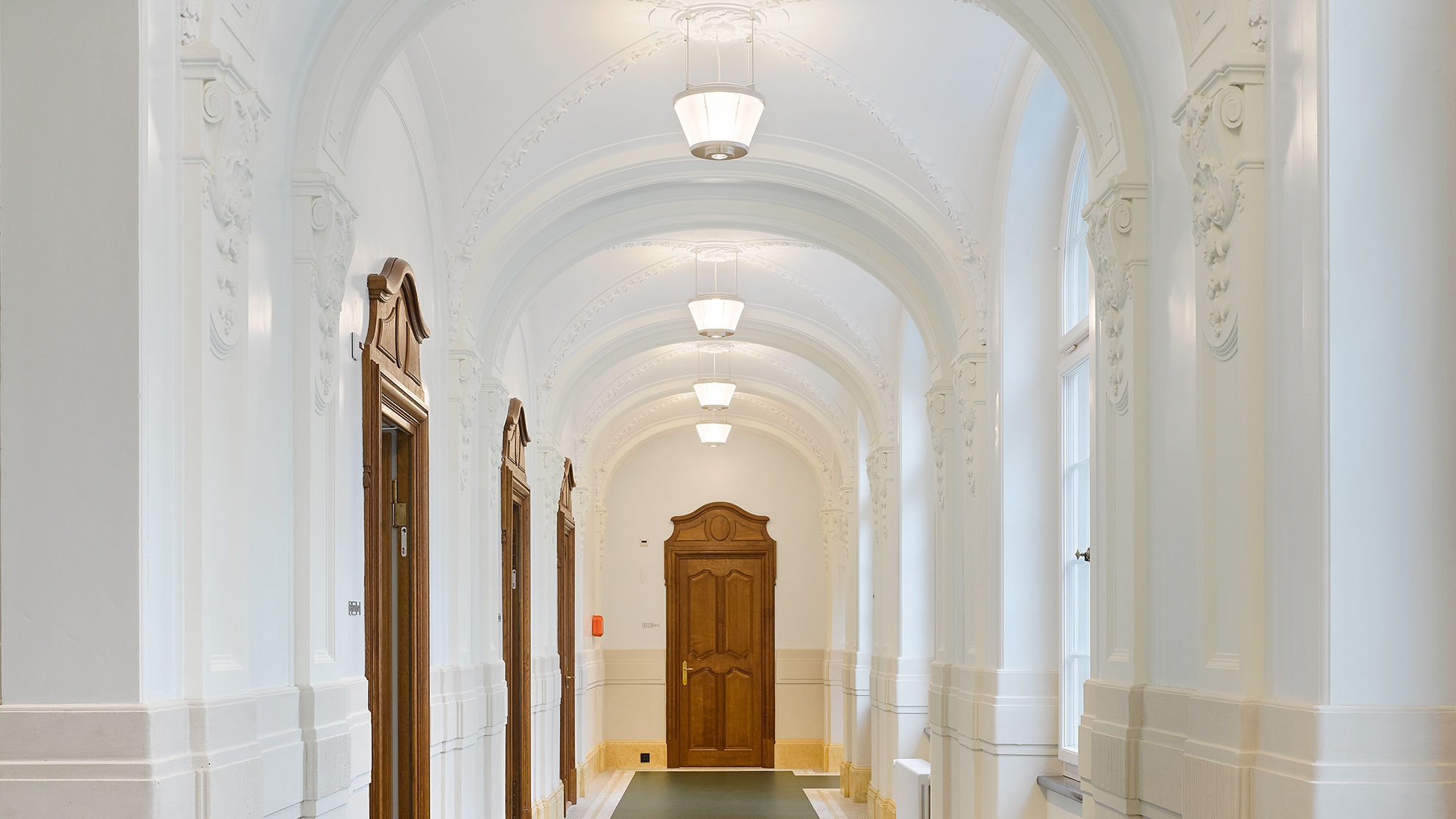 Read about project Chandeliers, Entrance and corridor luminaires for Swiss National Bank
