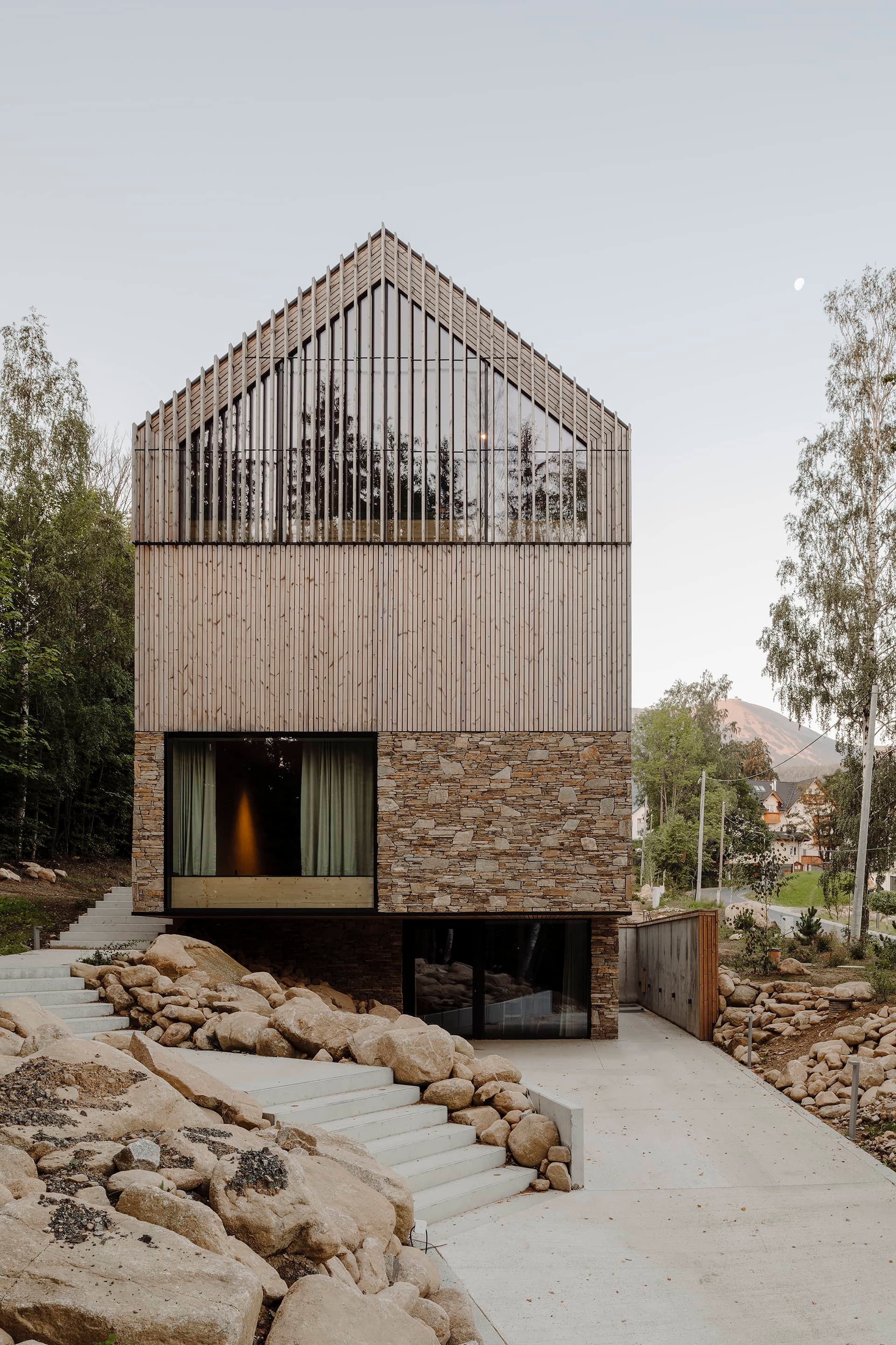 Leggi sul progetto Apartments in Wolf Clearing