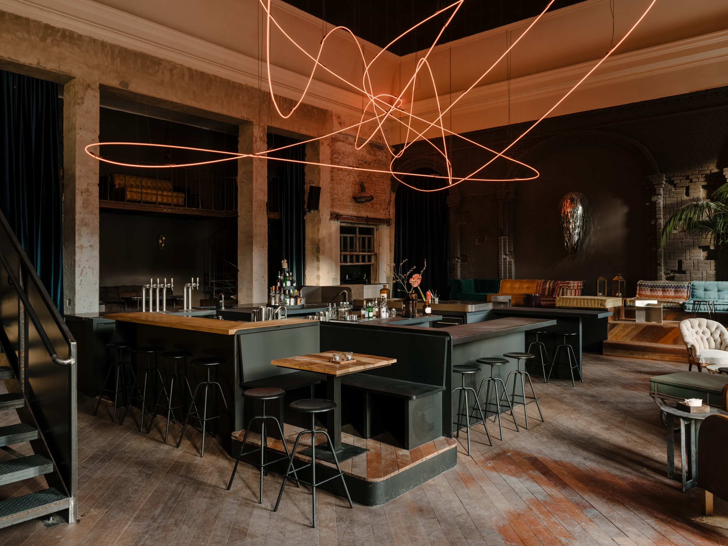 Lire à propos du projet Kink Bar & Restaurant
