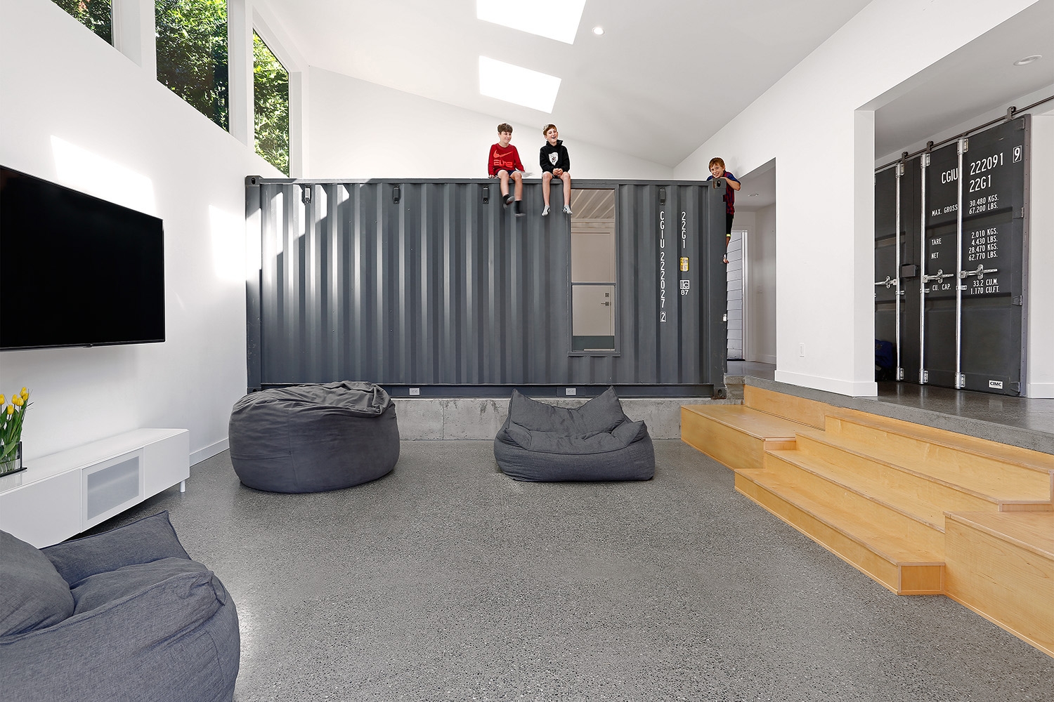 Lees oor projek The Wyss Family Container House