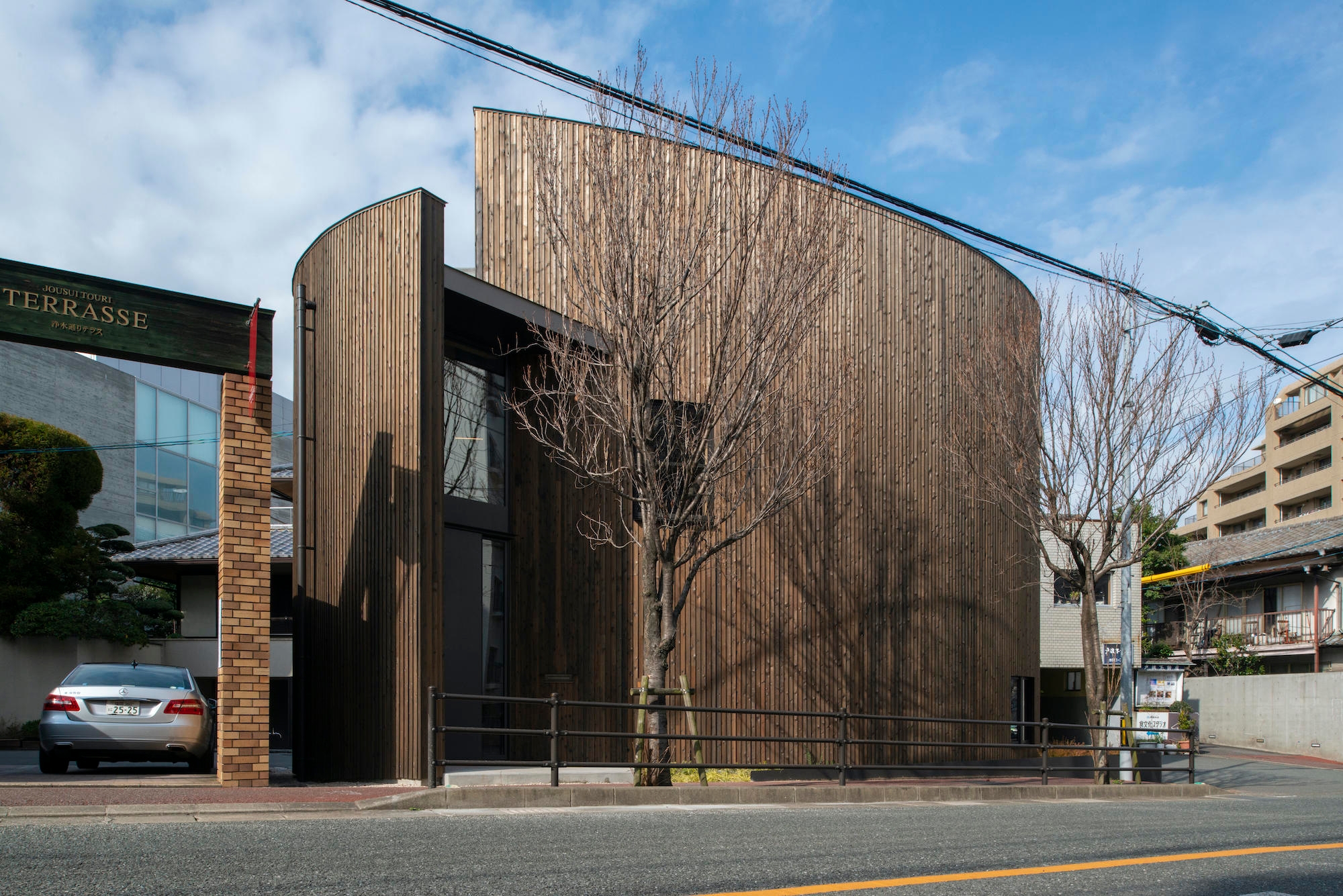 Leggi sul progetto MARUHON FUKUOKA Office & Showroom