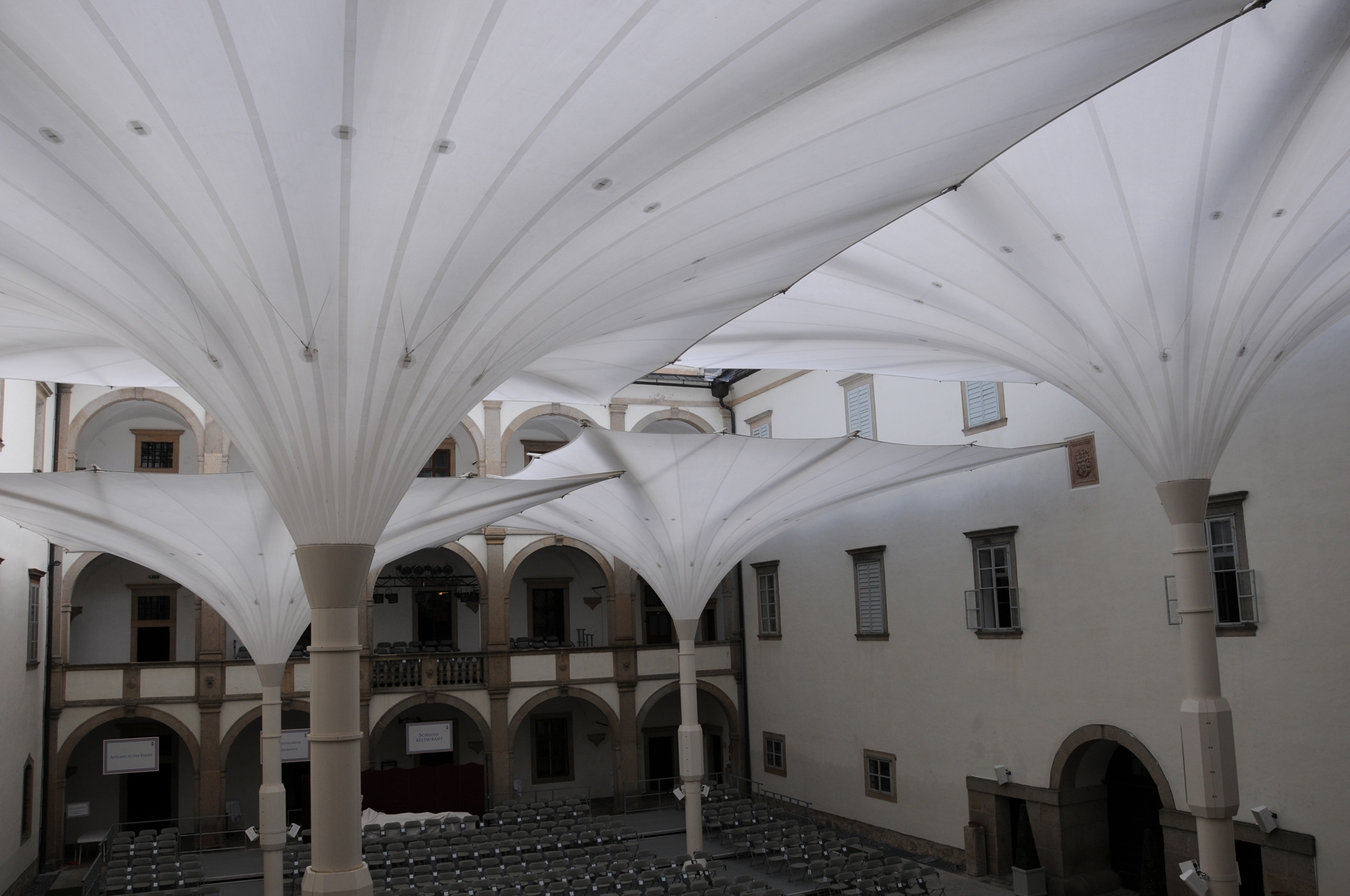 Read about project Innenhofüberdachung Schloss Weitra