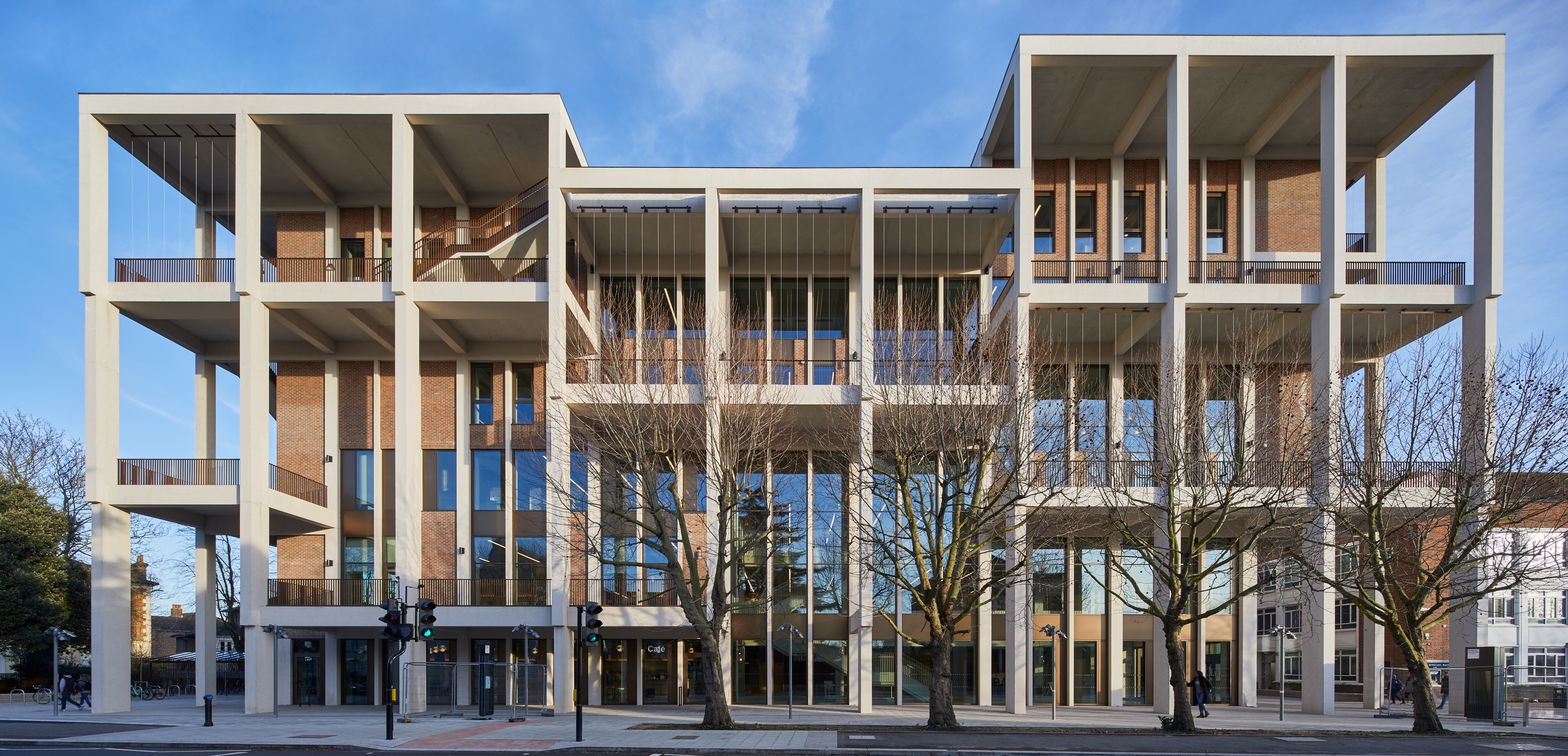 Lees oor projek Kingston University Town House