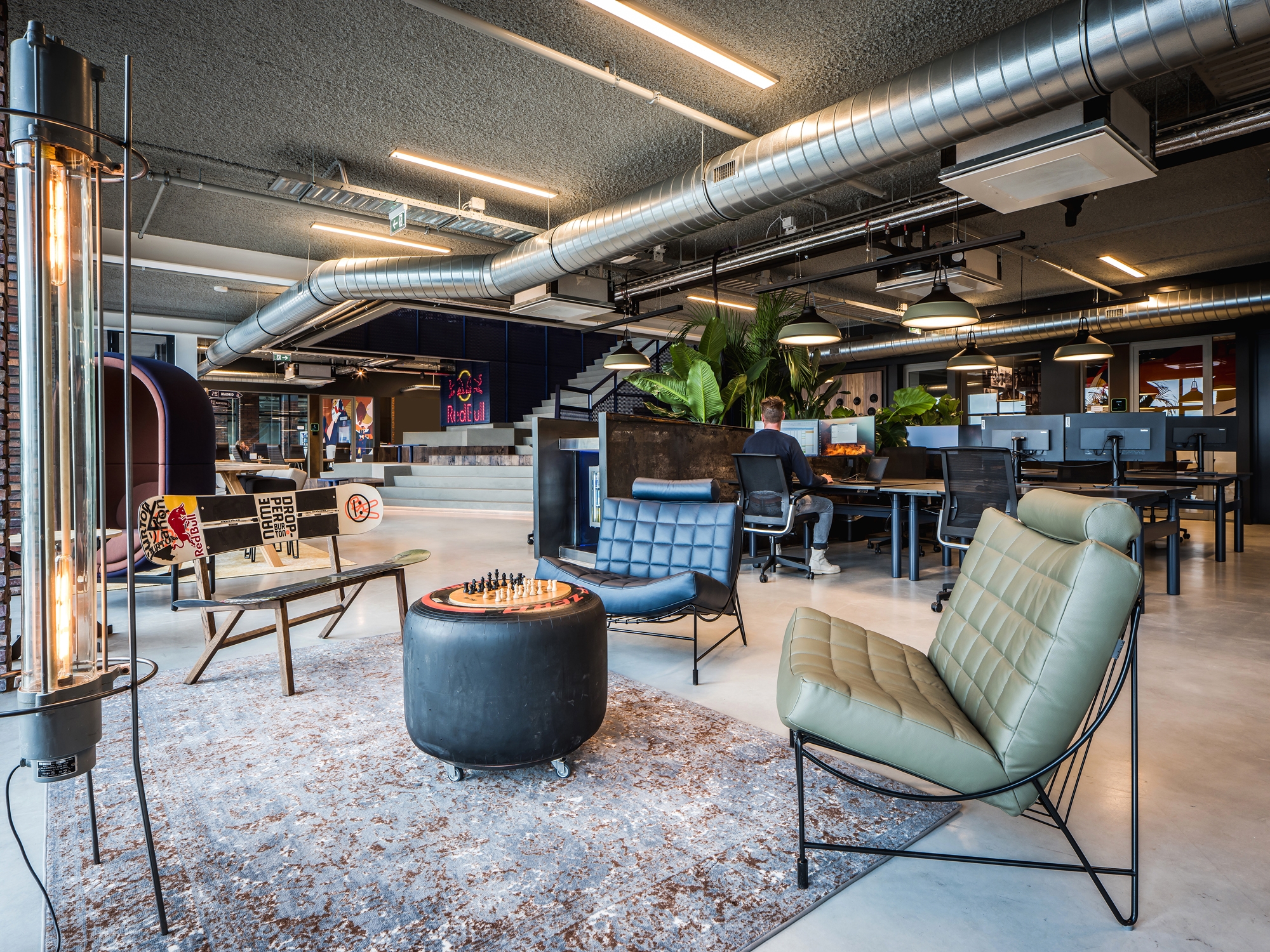 Erfahre mehr über das Projekt Red Bull habitoor by Casper Schwarz