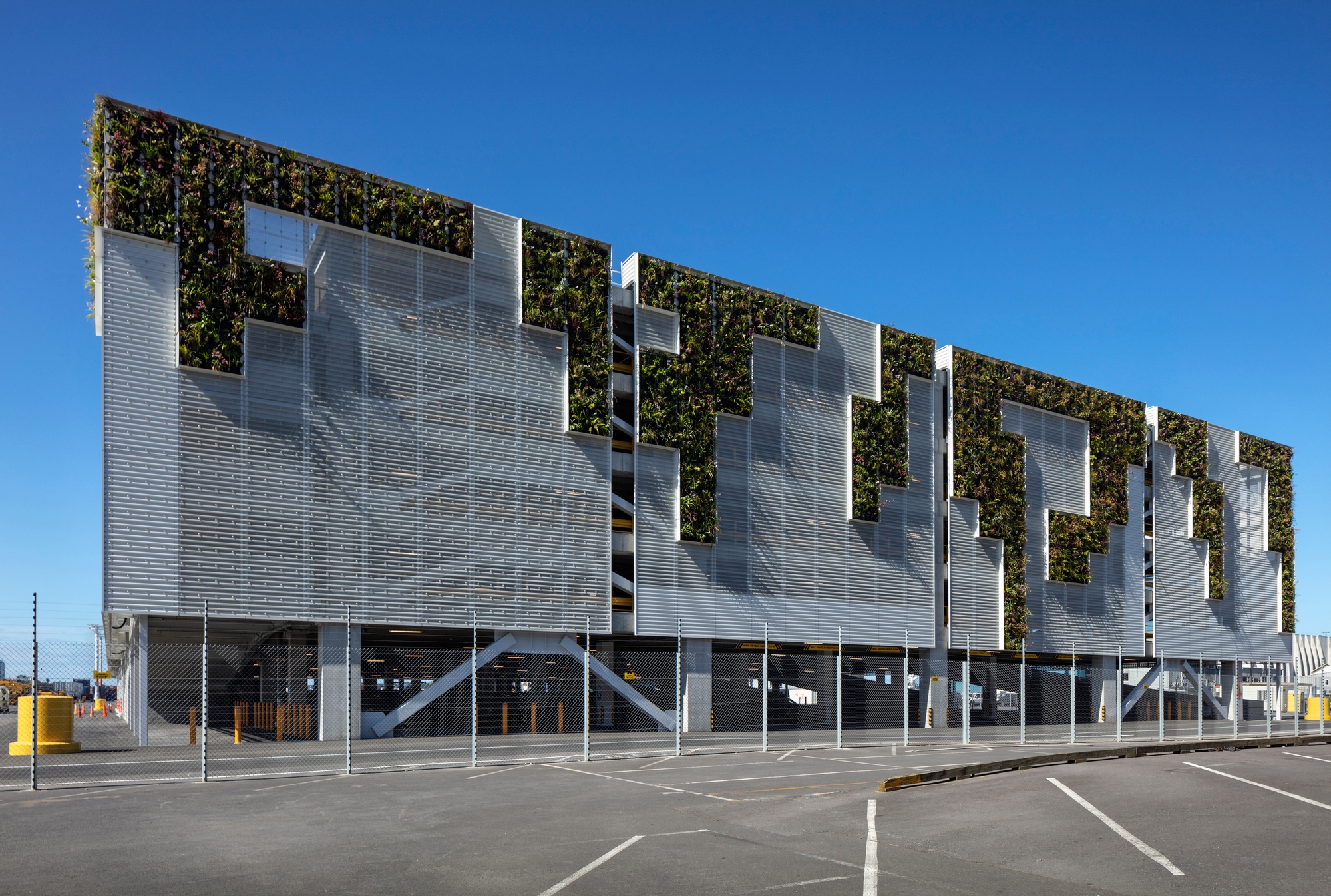 Lire à propos du projet POAL Car Handling Facility