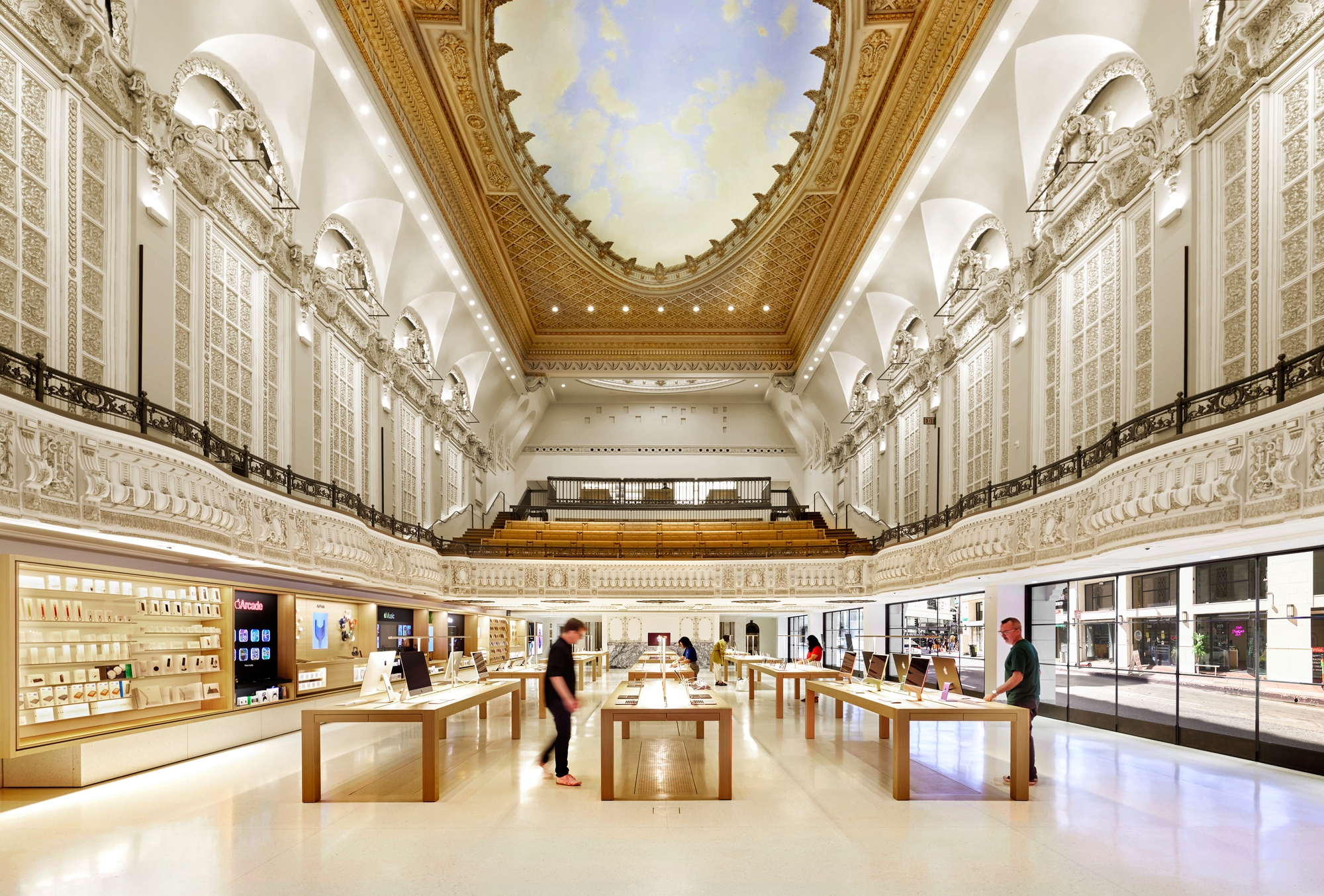 Leggi sul progetto Apple Tower Theatre