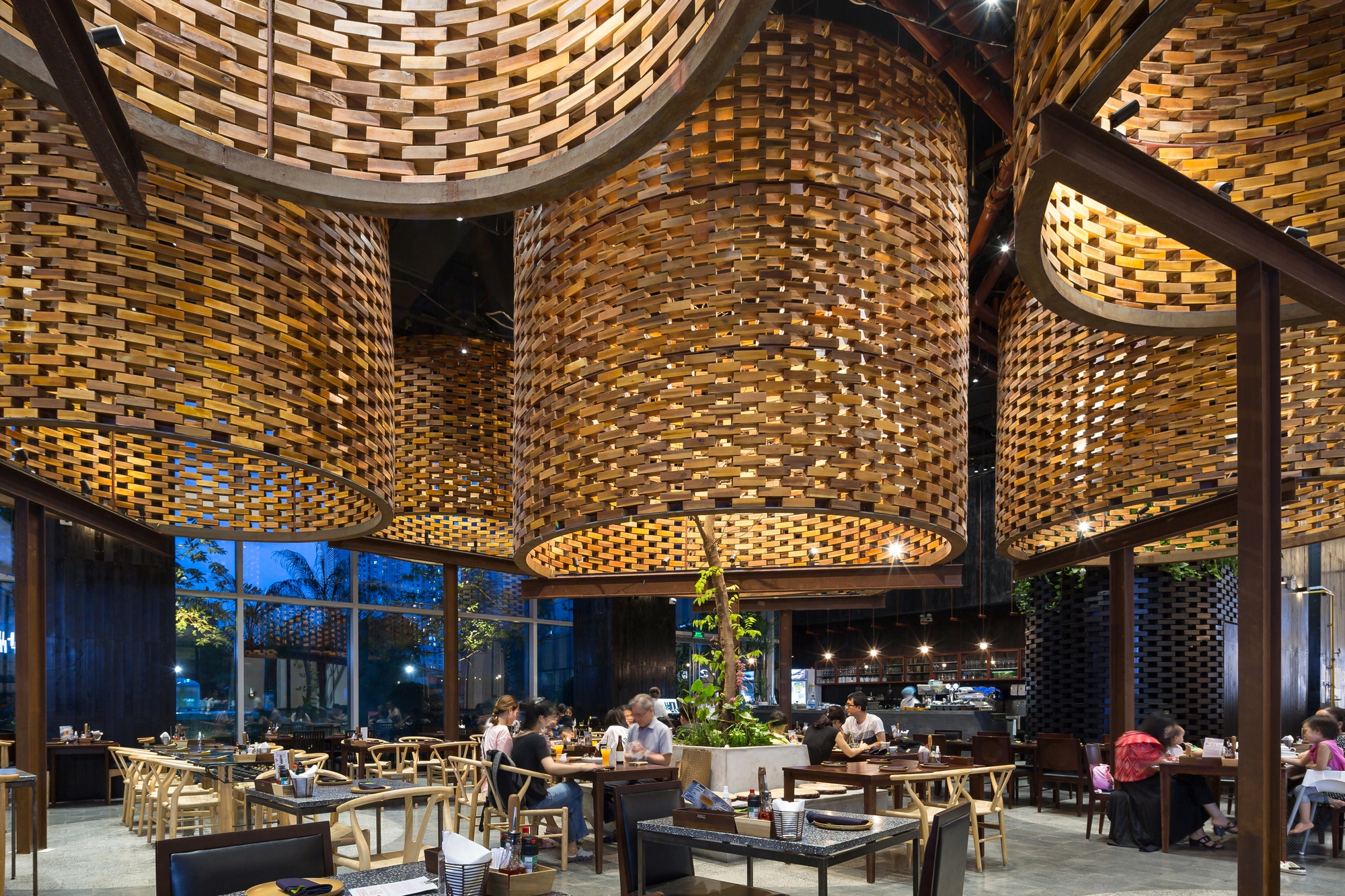 Read about project Pizza 4P’s Restaurant Landmark 72