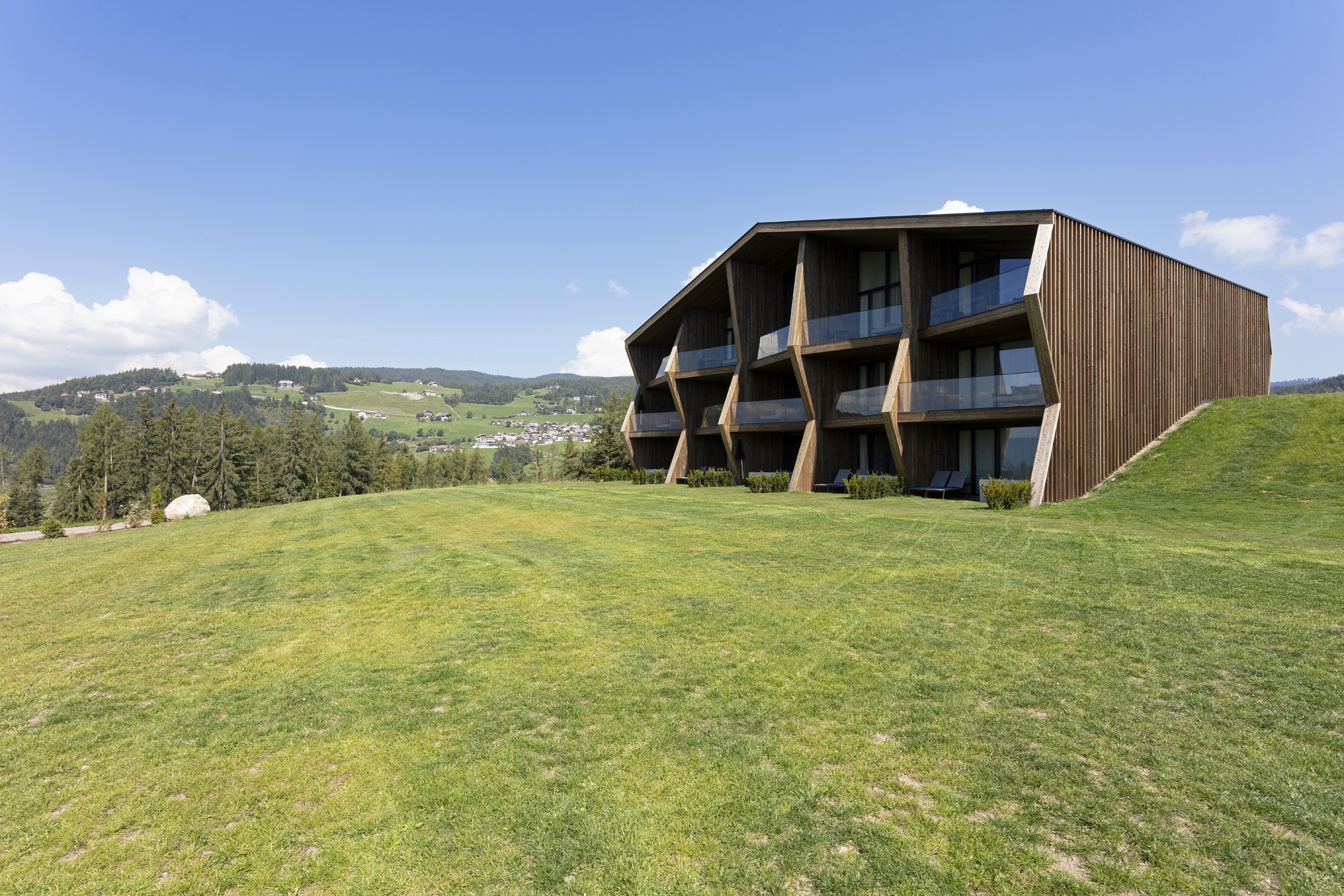 Read about project Hotel Aeon