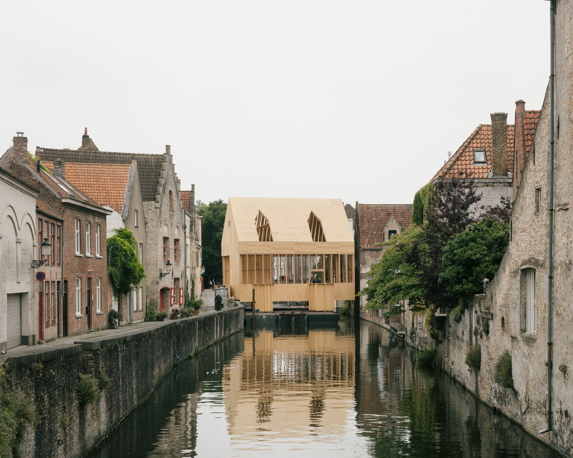 Erfahre mehr über das Projekt Brugge Diptych Pavilion
