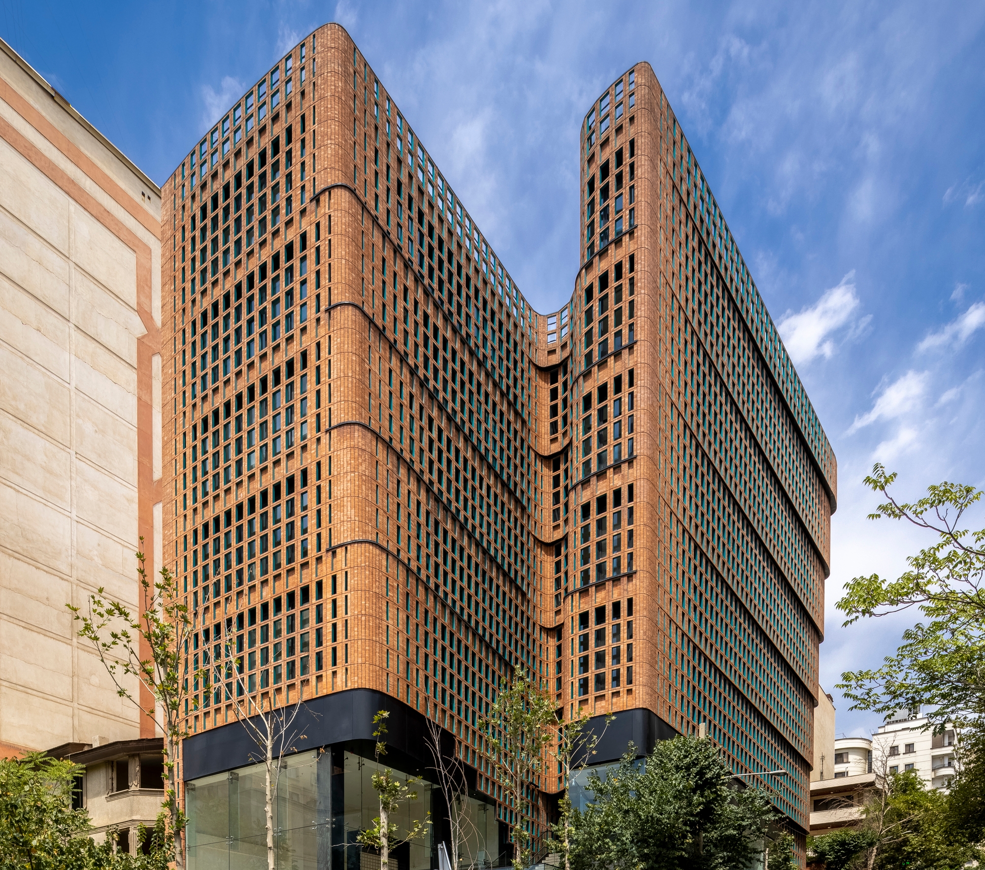Leggi sul progetto Hitra Office & Commercial Building