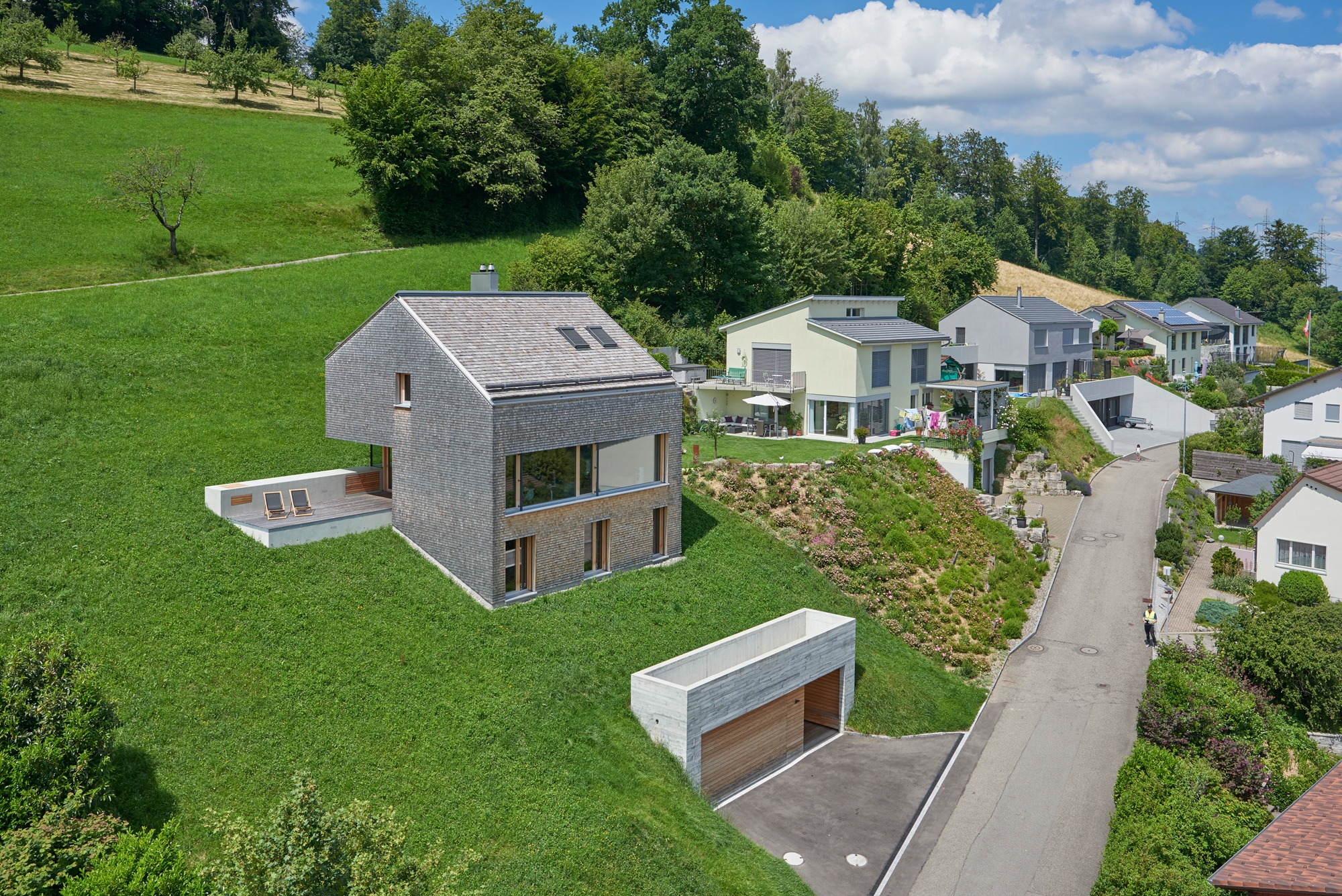 Erfahre mehr über das Projekt A SIMPLY PERFECT HOUSE Single Family House in Bottenwil, Switzerland Title: 3B Haus