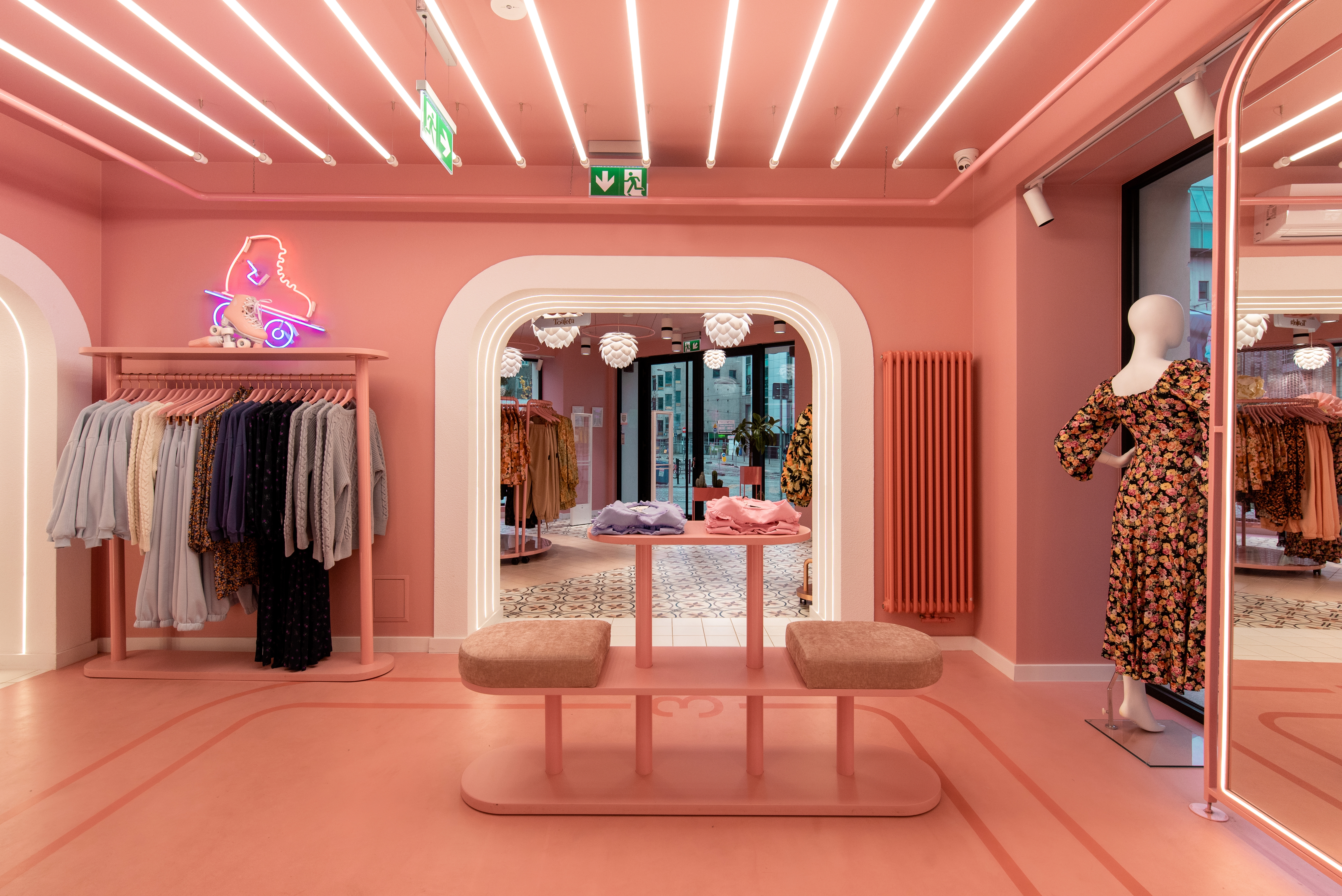 Leggi sul progetto LAURELLA Fashion Store