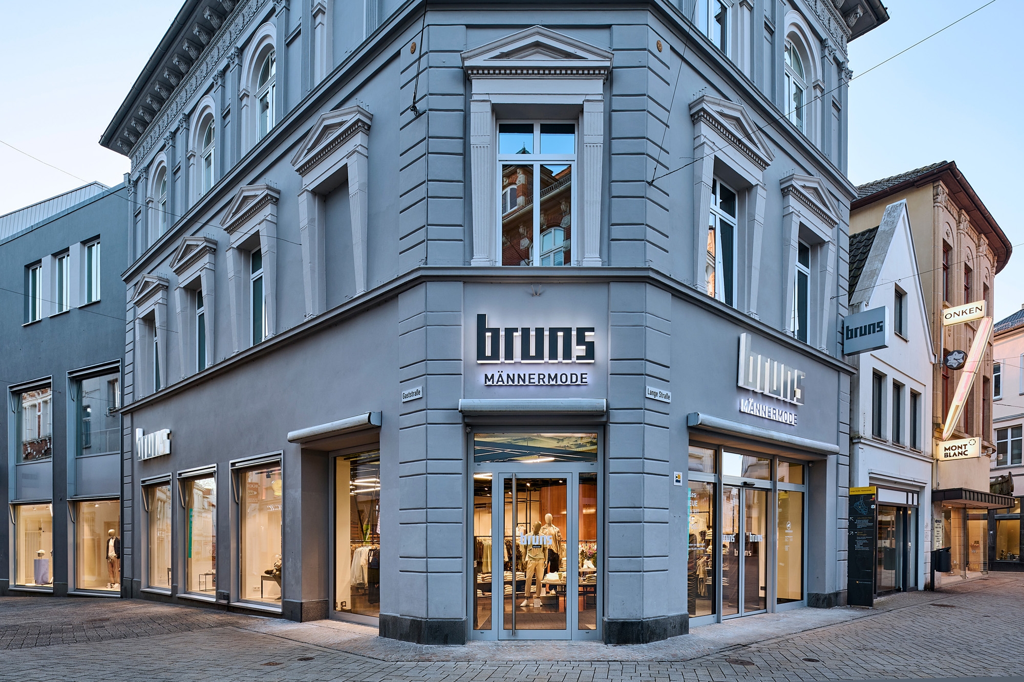 Erfahre mehr über das Projekt Flagshipstore Fashion House BRUNS  – A Fresh New Look