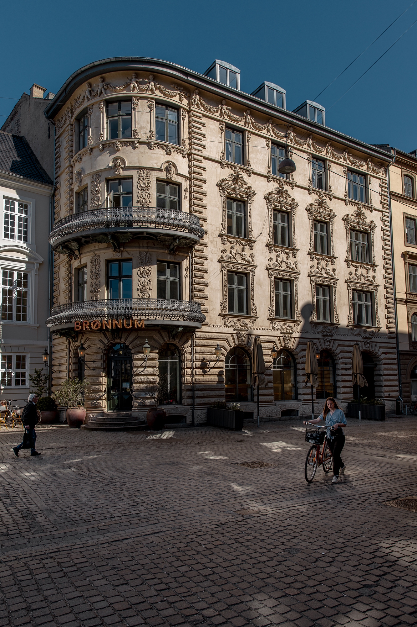 Lire à propos du projet Office Club, Co-Working Concept