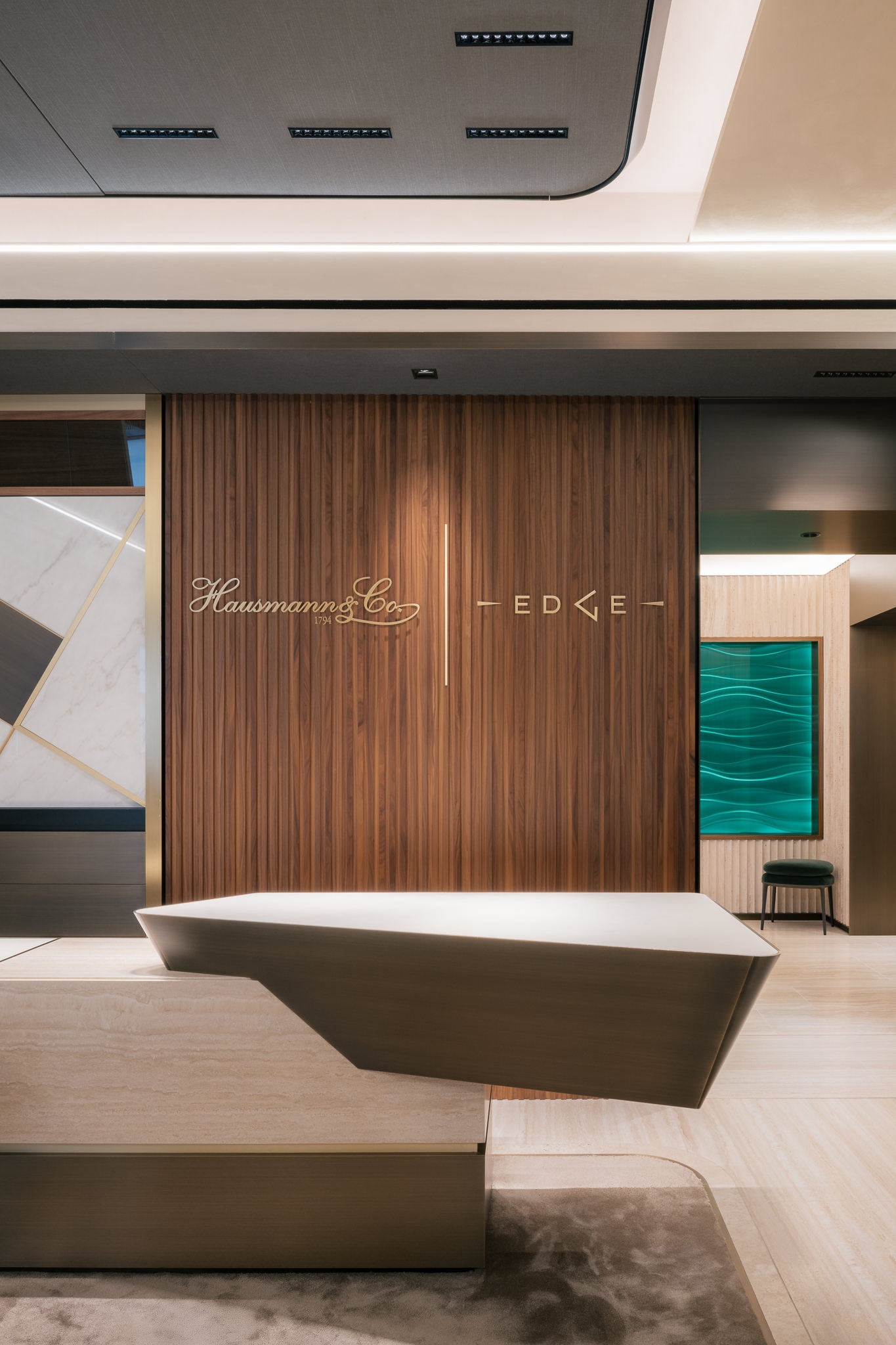 Leer sobre el proyecto EDGE: A sculptural reimagining of the Hausmann boutique in Rome