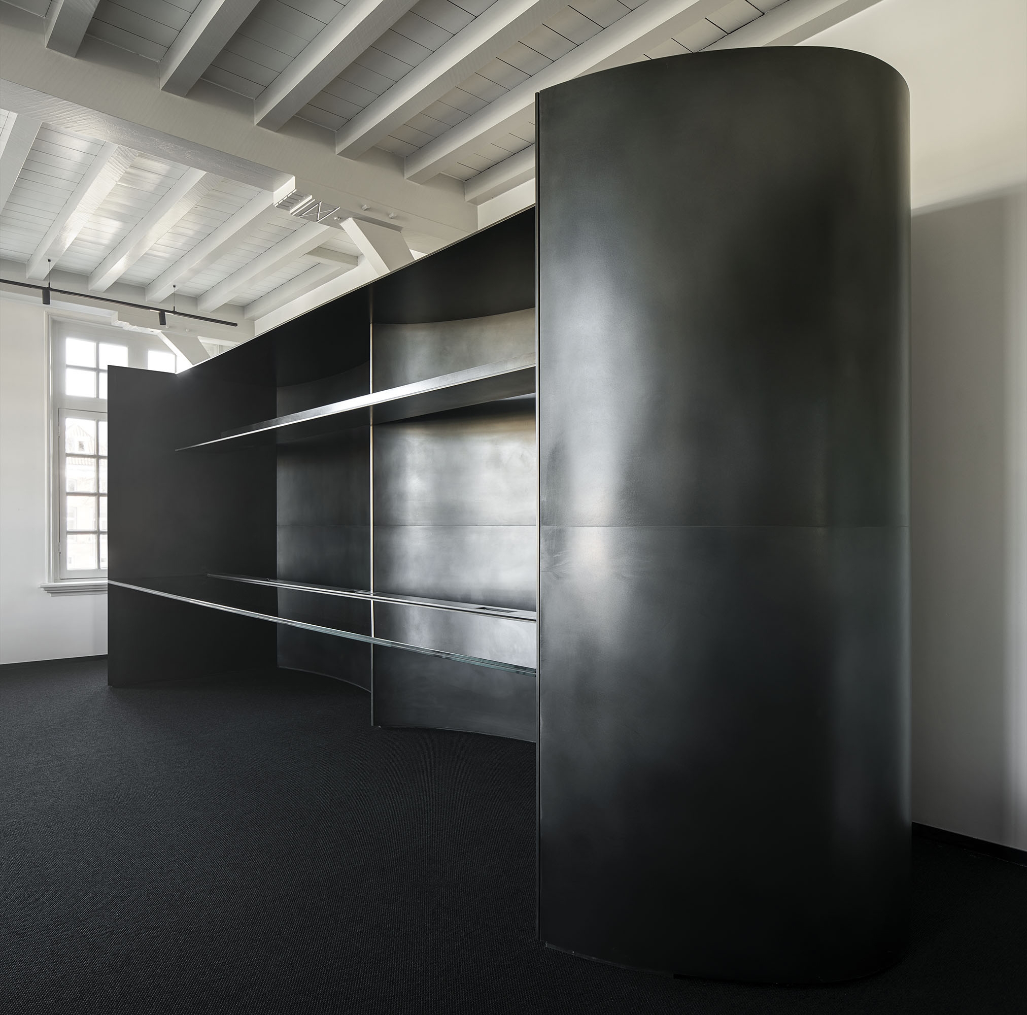 Leer sobre el proyecto Crafting Character – Custom Interiors for the New Verstappen.com HQ
