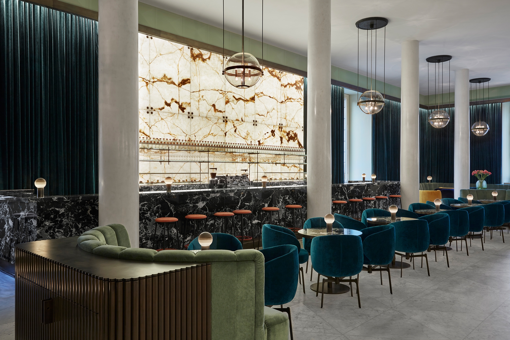 Erfahre mehr über das Projekt Rheingold Bar Bavarian State Opera