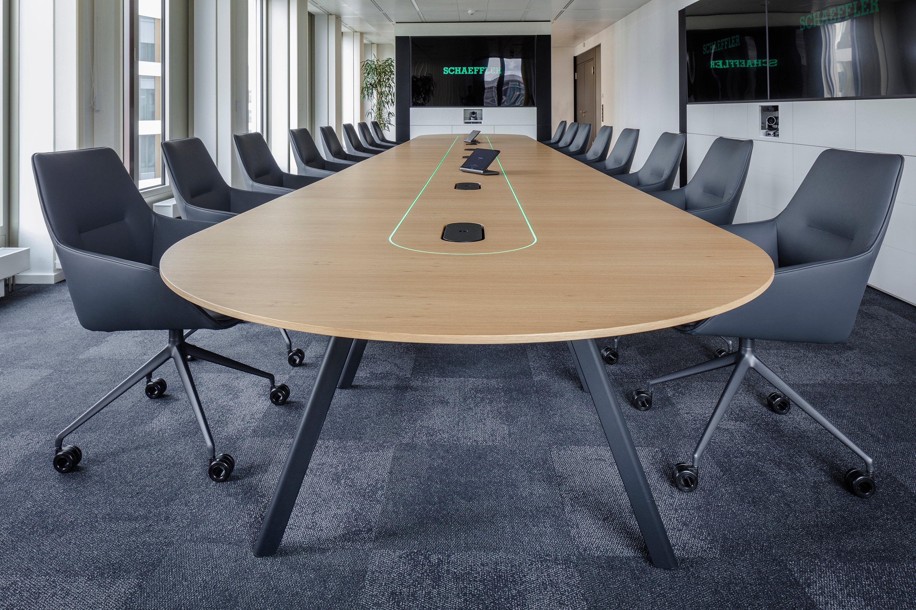 Lees oor projek Schaeffler Automotive