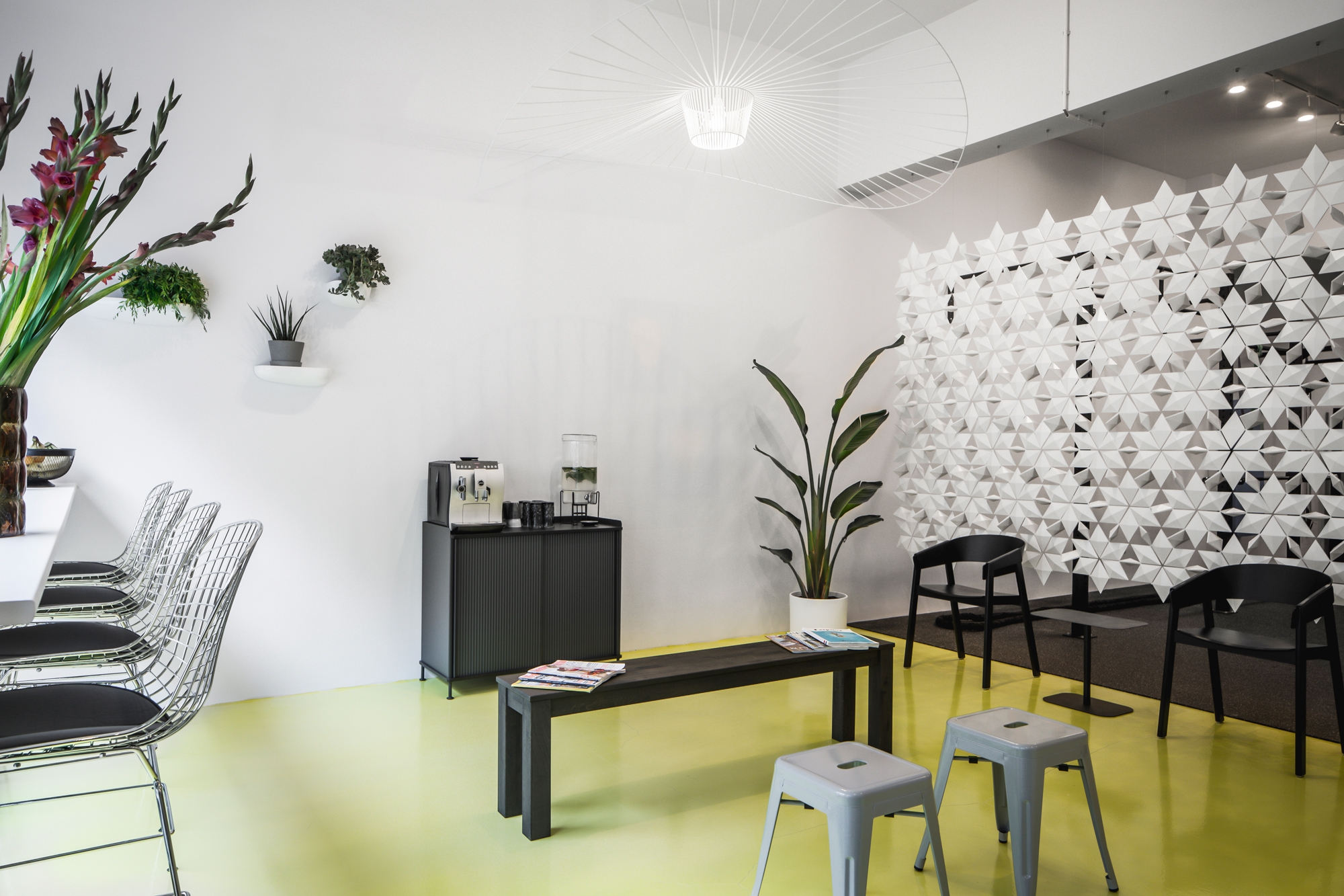 Leggi sul progetto Custom made room divider screens for Workoutclub Rotterdam