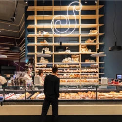 Read about project RETAIL DESIGN / FLUGHAFENBECK STEINER