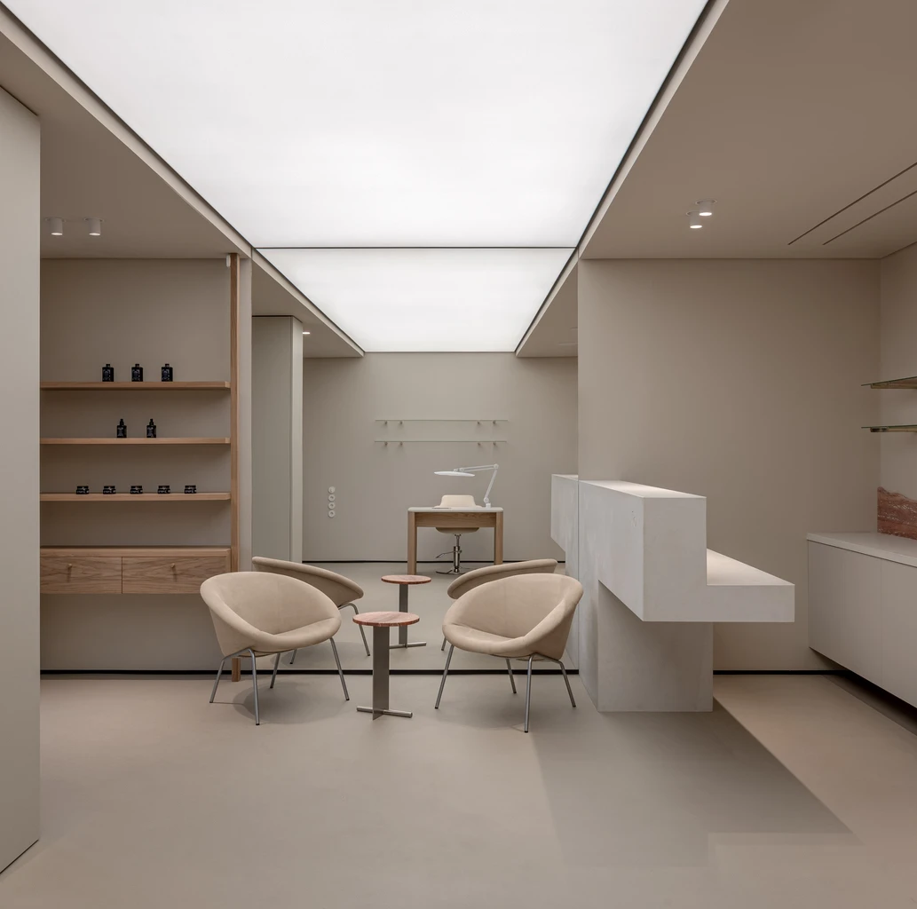 Erfahre mehr über das Projekt Jolly Beauty Salon