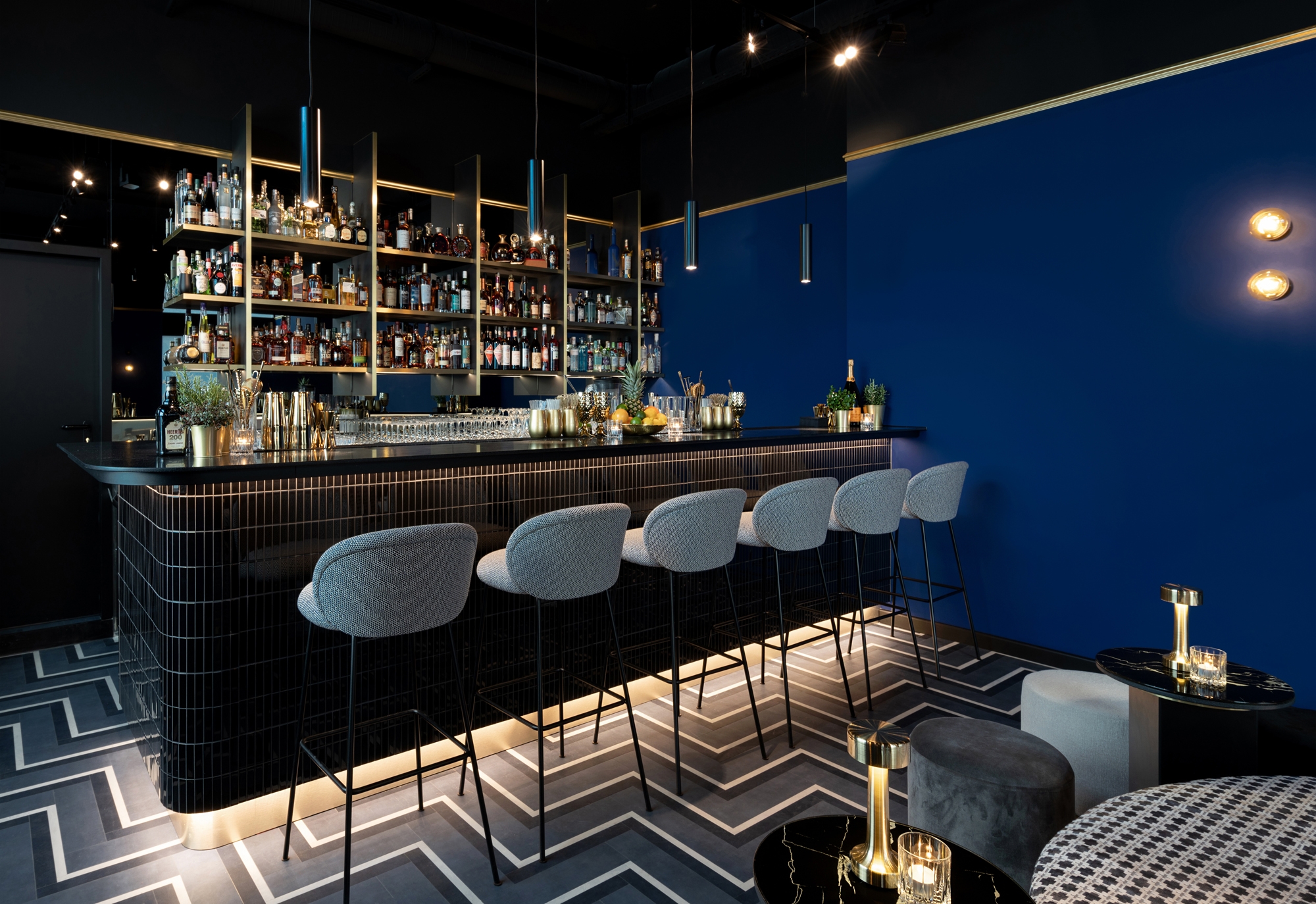 Leggi sul progetto Contemporary Bar