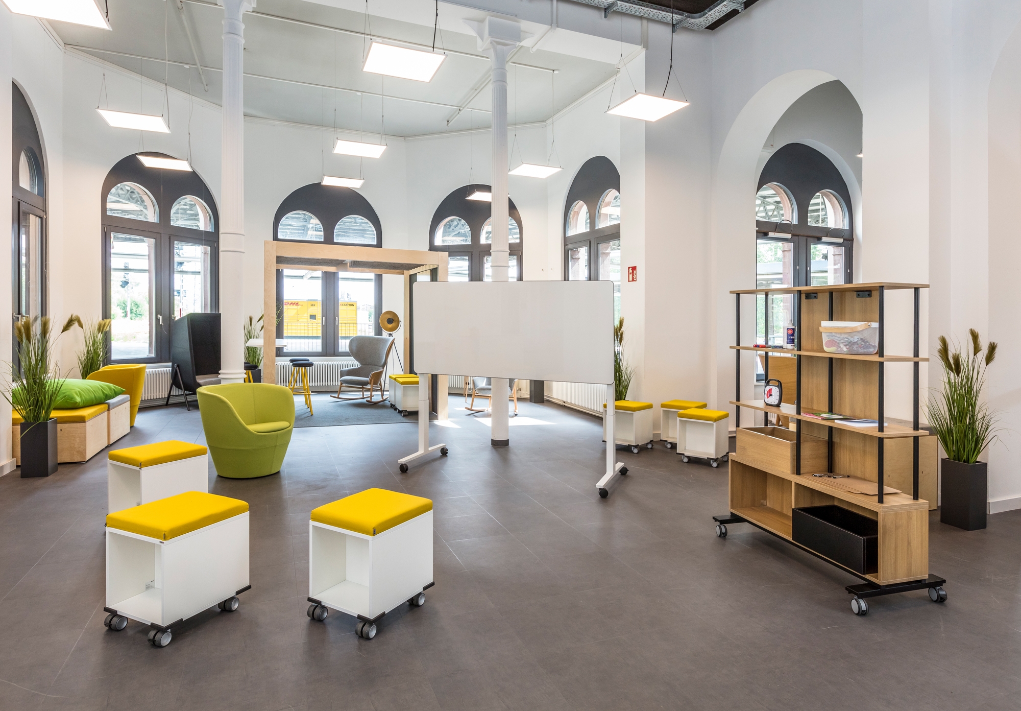 Lees oor projek A digital hub in the historic Kaisersaal