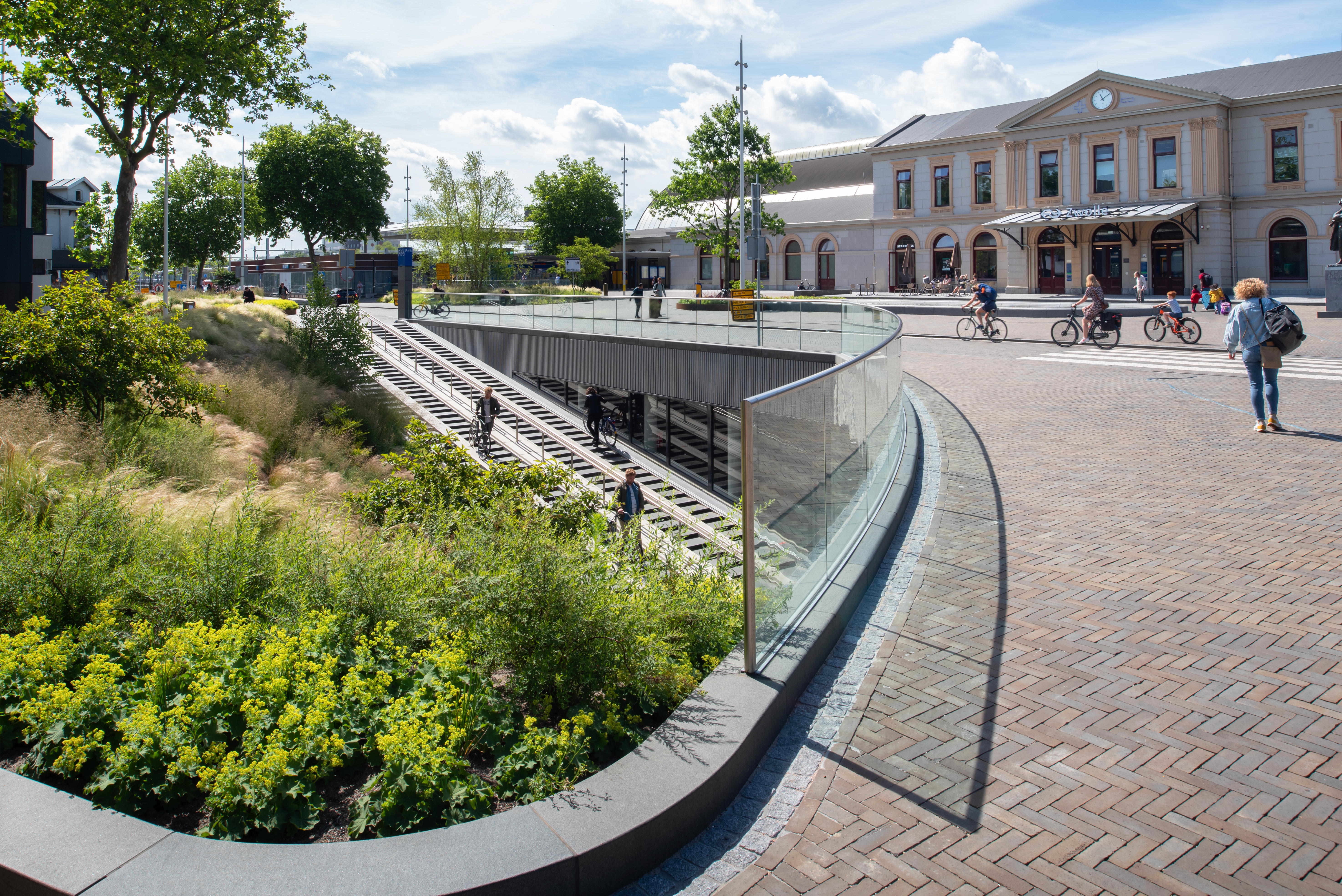 Lees oor projek Station Forecourt Zwolle