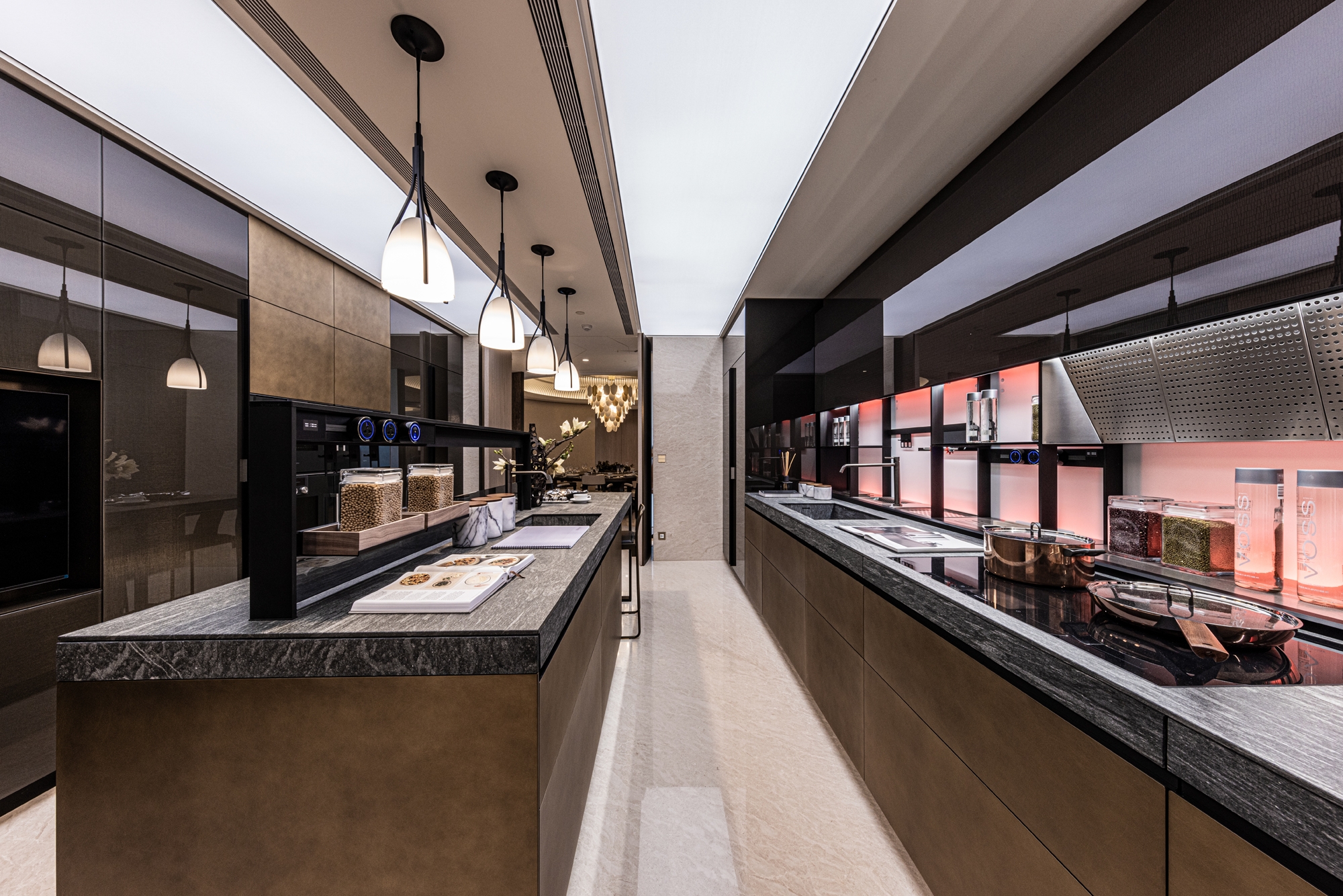 Leggi sul progetto Eleganza e tecnologia in cucina in un appartamento di lusso nel grattacielo Tao Zhu Yin Yuan, a Taipei