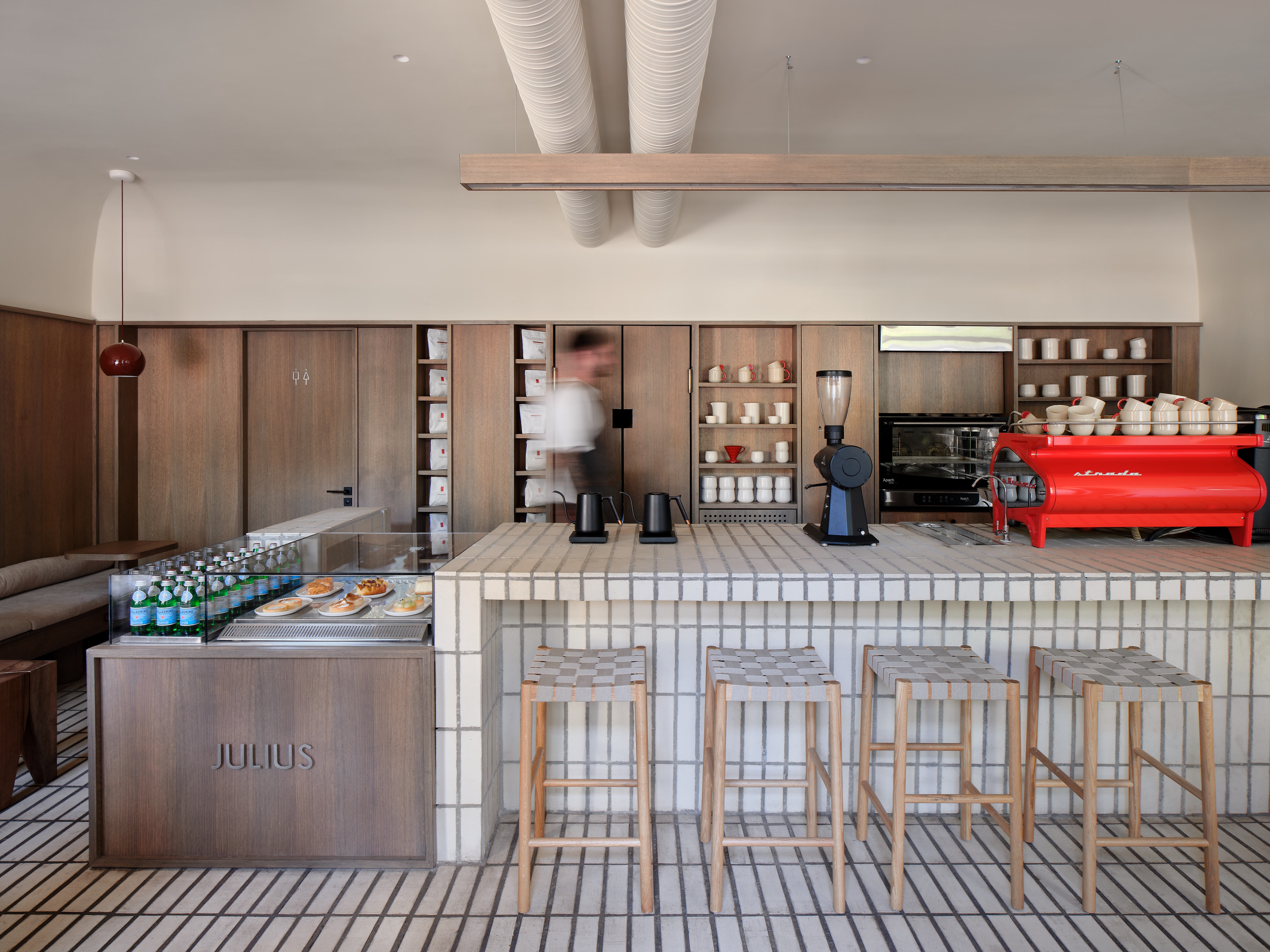 Erfahre mehr über das Projekt Julius Café